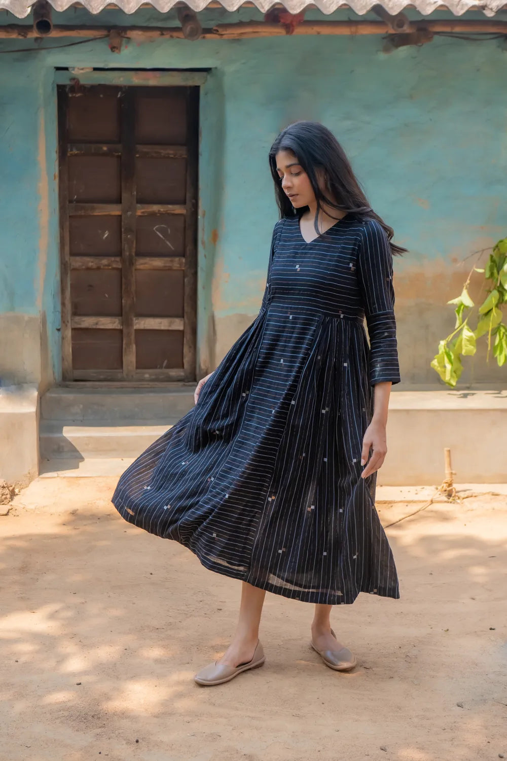 Shimmer Black Handwoven Cotton Jamdani Dress | SHOBITAM