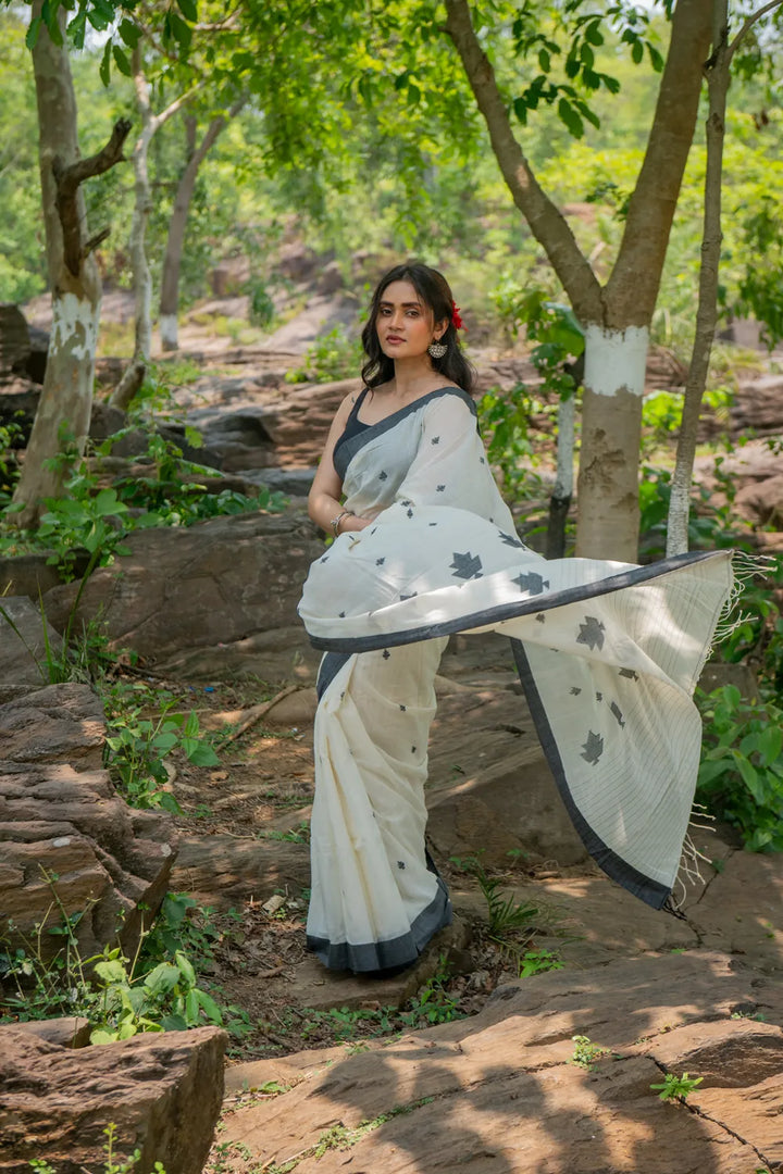 Handloom Off White and Black Soft Cotton Jamdani Saree | SHOBITAM
