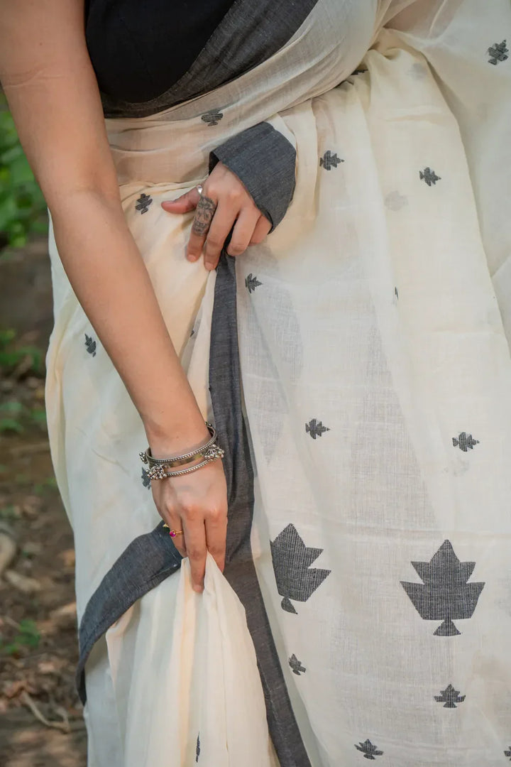 Handloom Off White and Black Soft Cotton Jamdani Saree | SHOBITAM