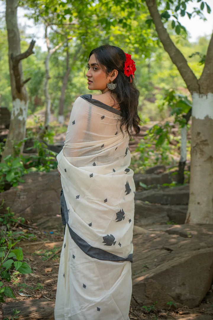 Handloom Off White and Black Soft Cotton Jamdani Saree | SHOBITAM