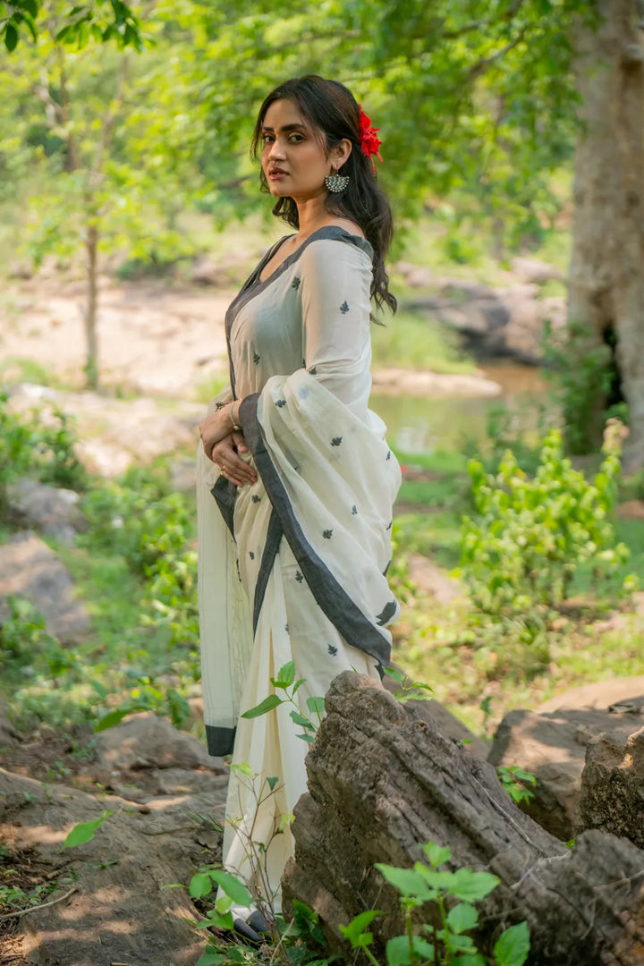 Handloom Off White and Black Soft Cotton Jamdani Saree | SHOBITAM