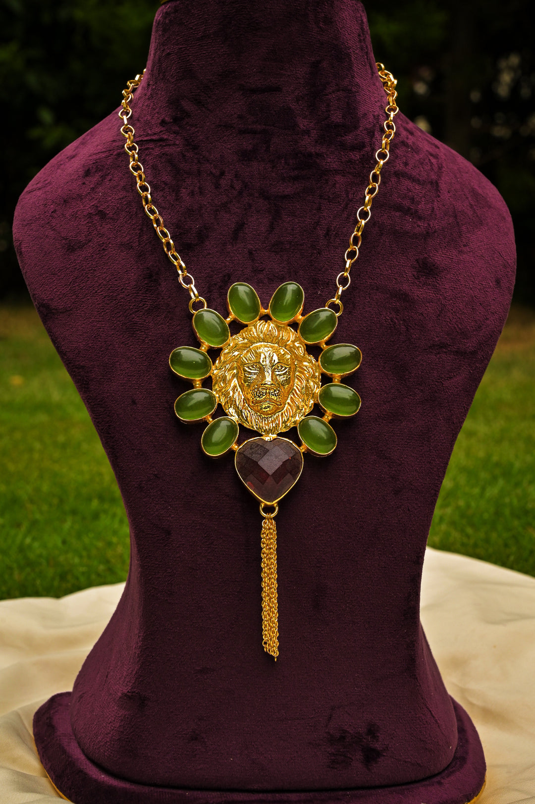 Regal Lion Green Heart Drop Stones Necklace | SHOBITAM