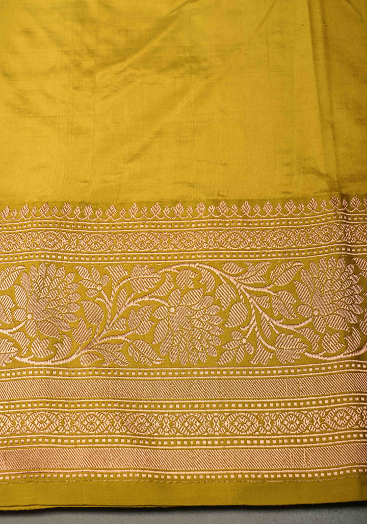 Cream Banarasi Katan Silk Saree with Chunri Zari Buttis and Contrast Zari Border | SILK MARK CERTIFIED | SHOBITAM