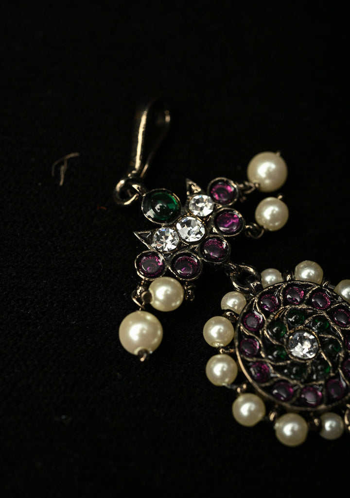 Orante Black Polish precious kemp-green White Pearl Maang Tikka | SHOBITAM