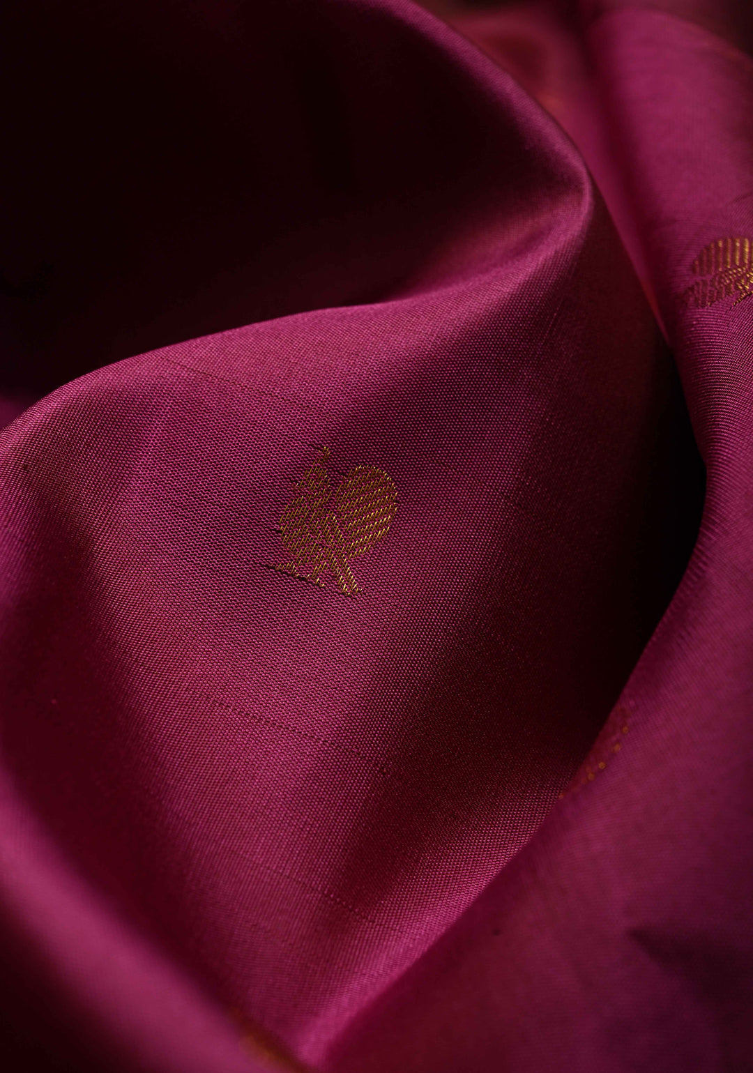 Vadamalli Gadwal Silk Saree with Zari Buttas and Contrast Rettaipet Zari Border | SILK MARK CERTIFIED | SHOBITAM