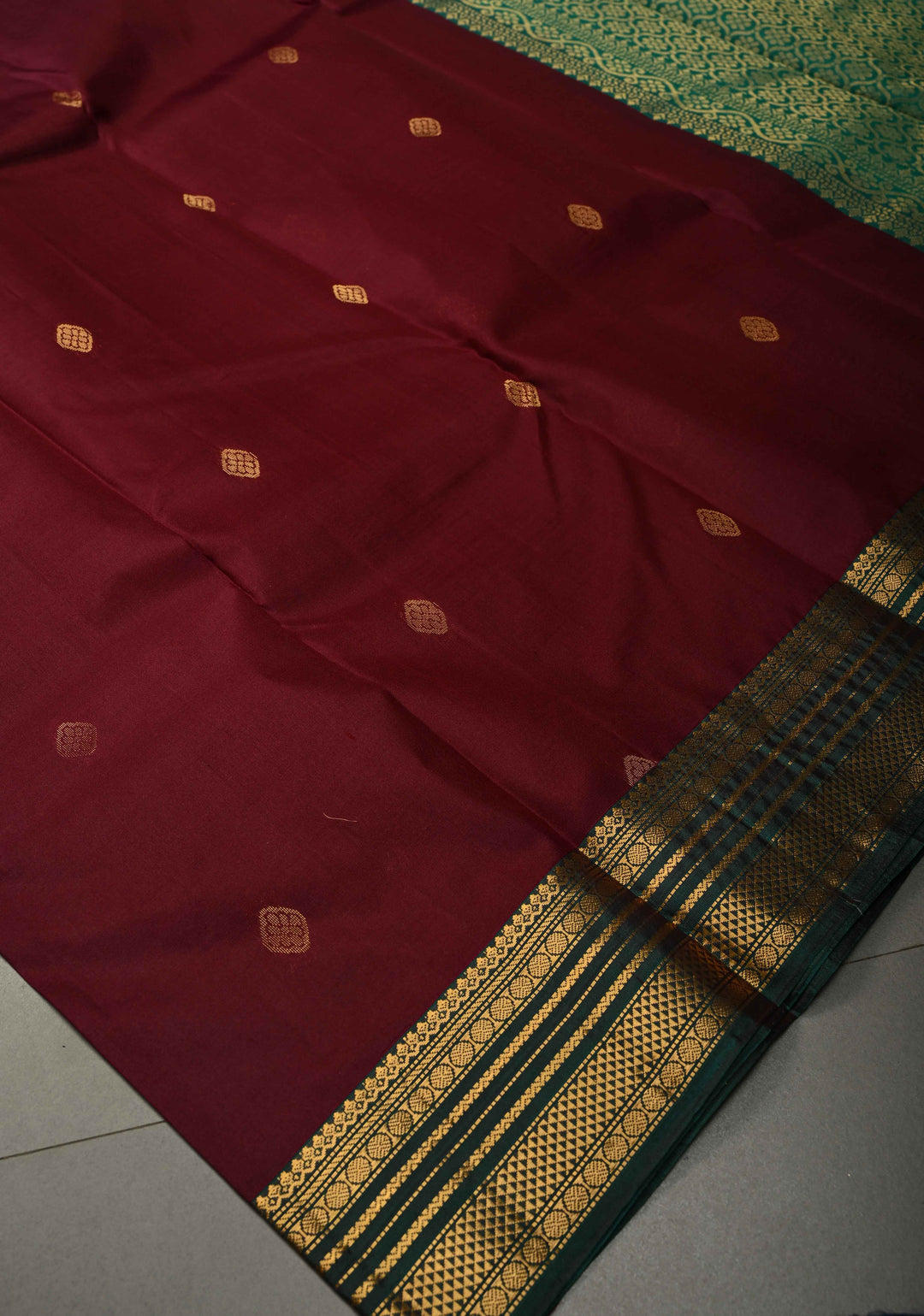Kanchana Pure Kanjivaram Soft Silk Saree with Zari Buttas and Contrast Korvai Zari Border | SILK MARK CERTIFIED | SHOBITAM
