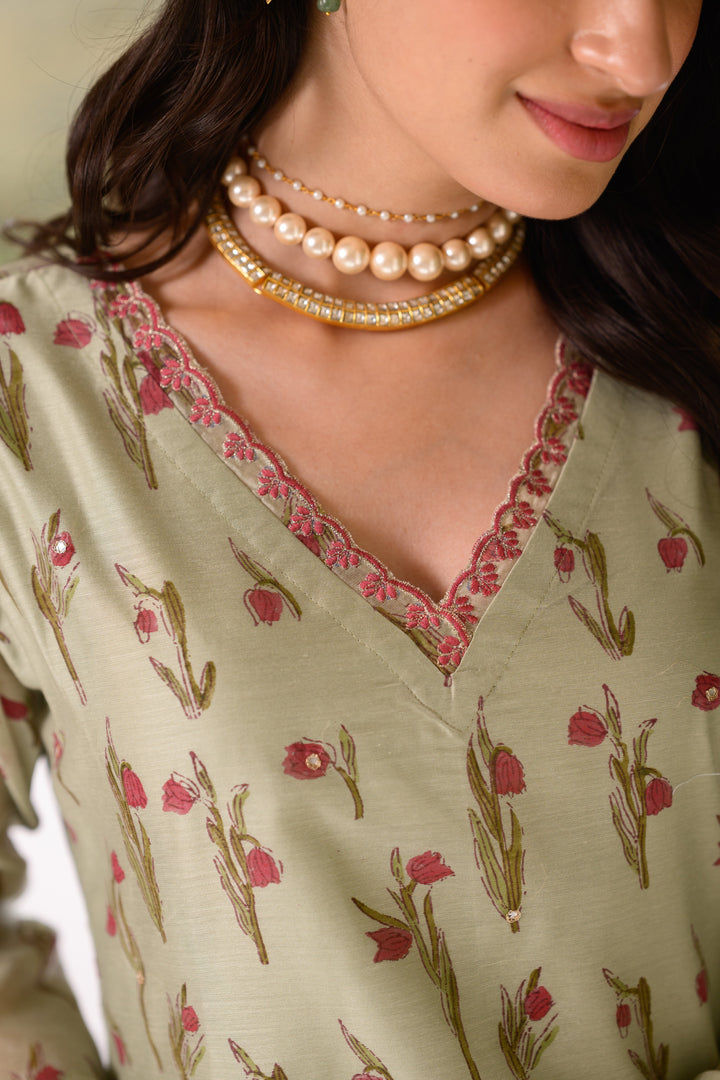 Green Daisy Suit Set with thread scallope Work in Neck and Pant-SET OF-3 | SHOBITAM