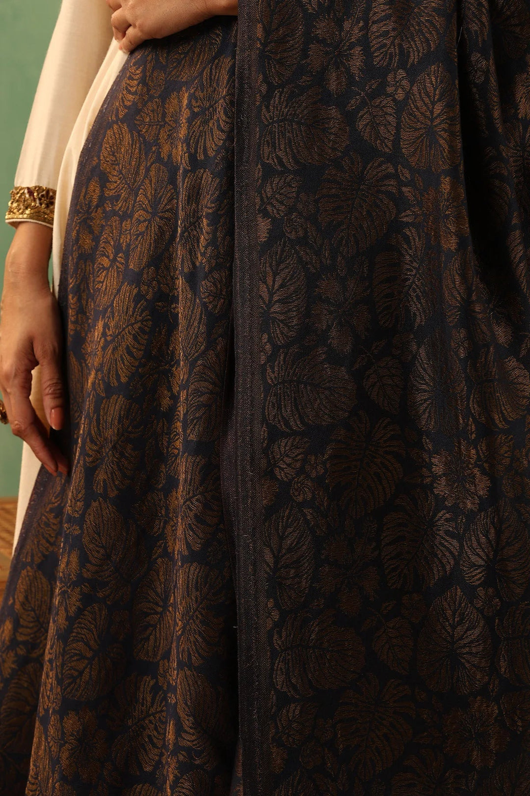 Oviya Cashmere Fine Wool Shawl for Men & Women | SHOBITAM