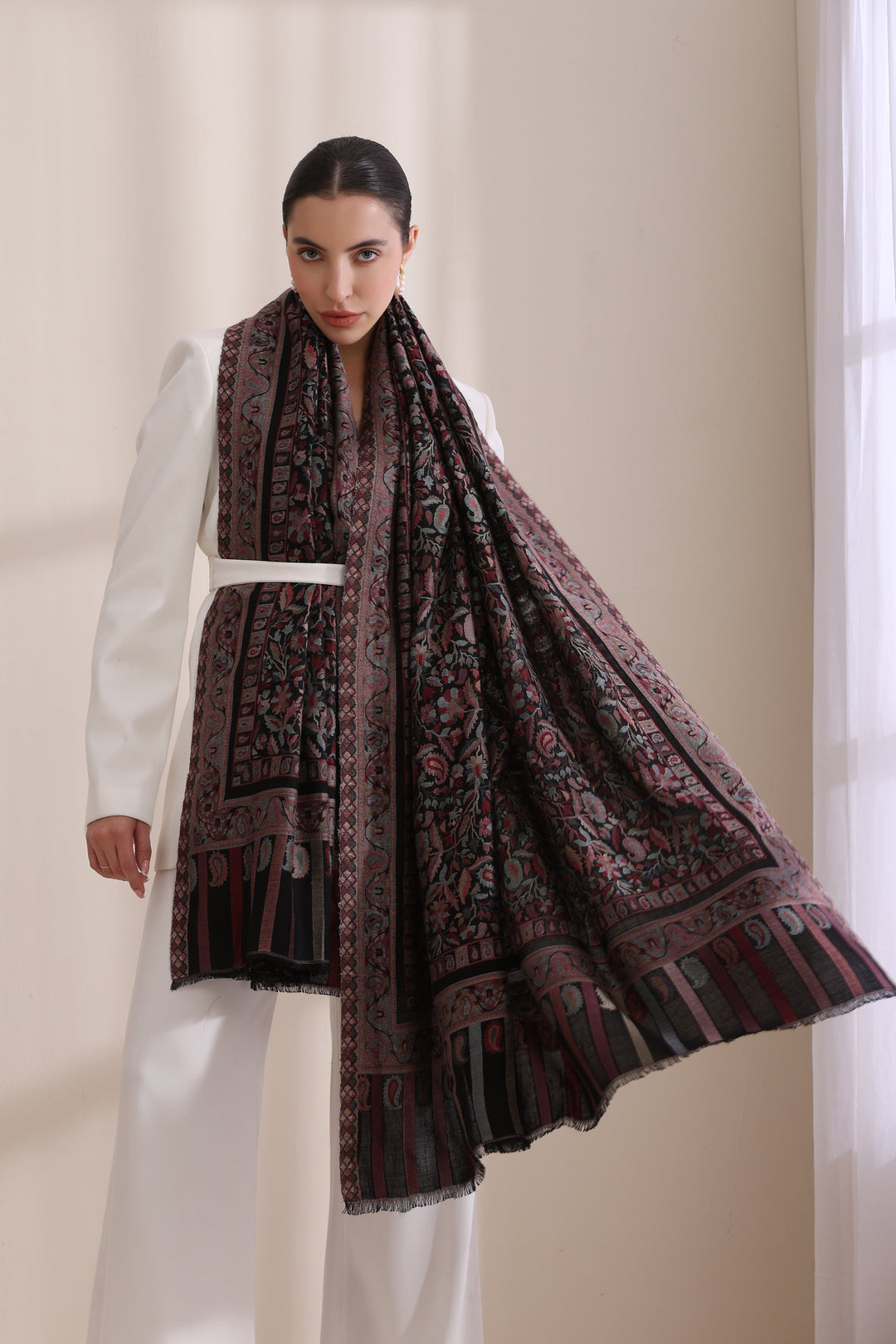 Timeless Black Kani Woven Shawl in Cashmere Fine Wool