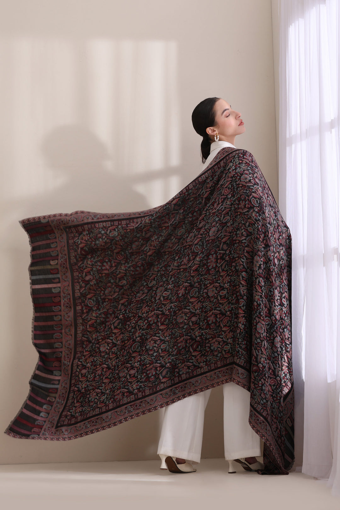 Timeless Black Kani Woven Shawl in Cashmere Fine Wool