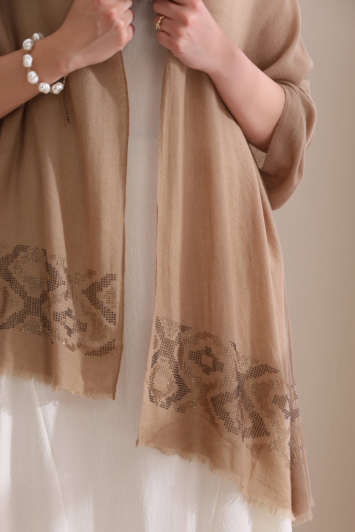 Exquisite Beige Cashmere Stole with Hannah Collared Fur and Intricate Stone Palla Work, Beige 28x80