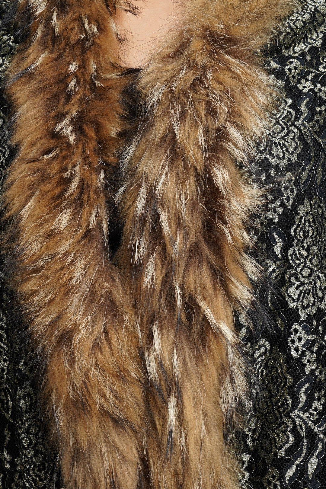 Sachi Bhasin In Pashmina Fur Border Stole | SHOBITAM