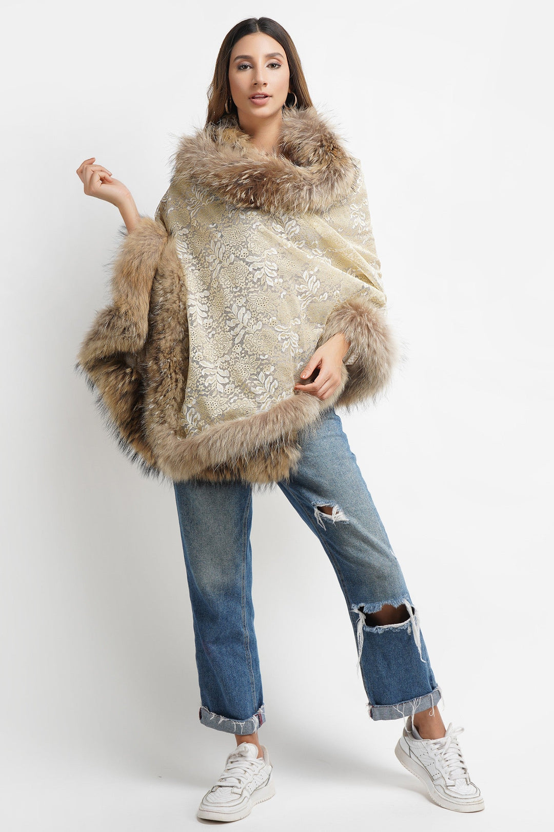 Sukhmani Gambhir In Pashmina Fur Border Stole | SHOBITAM