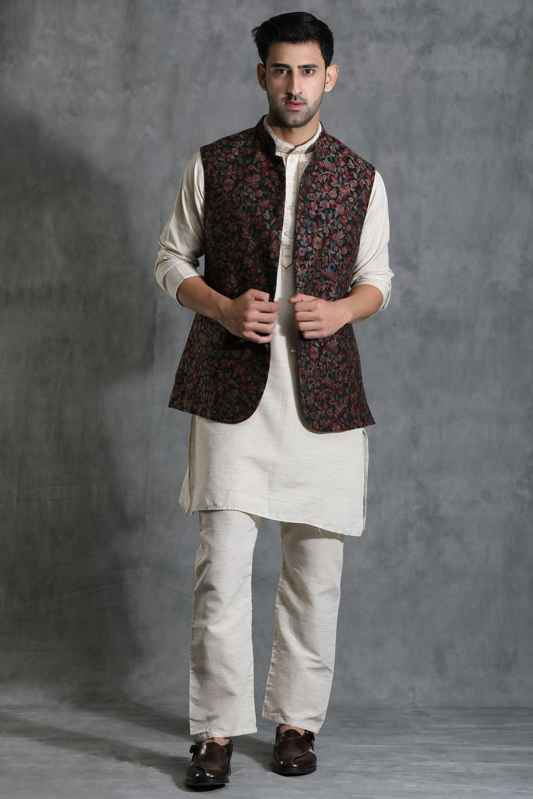 Pashmina Vintage Kani Mens' Waist Coat/Bandi With Paisley Design | SHOBITAM