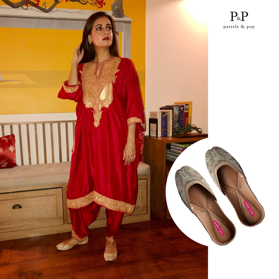 Desire Gold Traditional Paisley Motif Ethnic Mojaris for Women