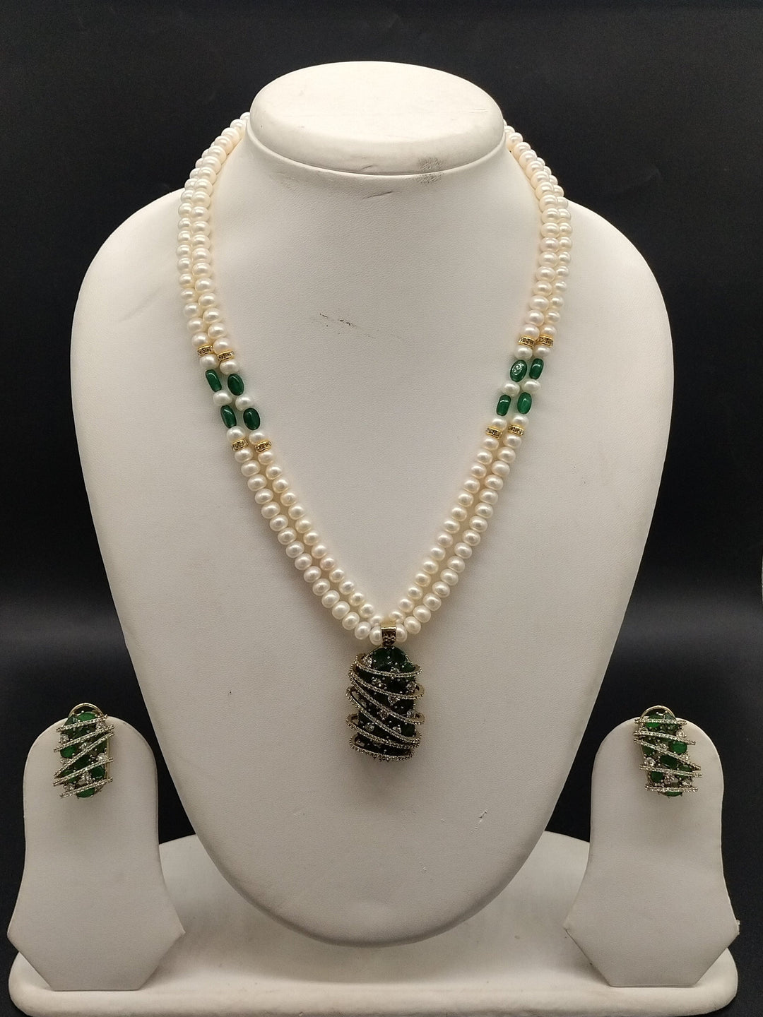 Emerald Spiral Freshwater Pearl Pendant Set | SHOBITAM