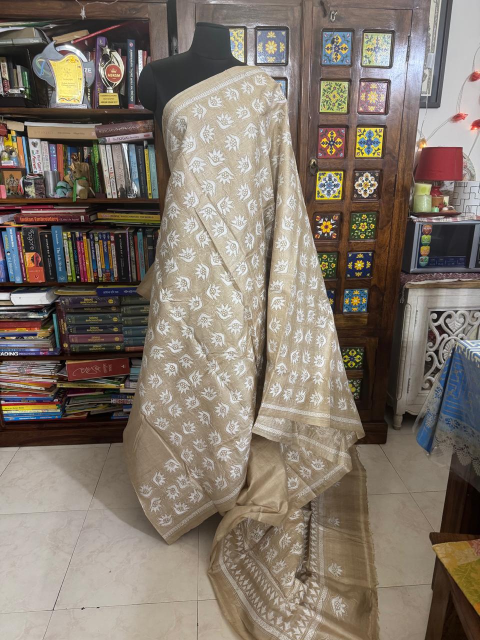 Exquisite White monocolour Intricate Kantha hand embroidery on Gachi Tussar silk saree | SILK MARK CERTIFIED | SHOBITAM