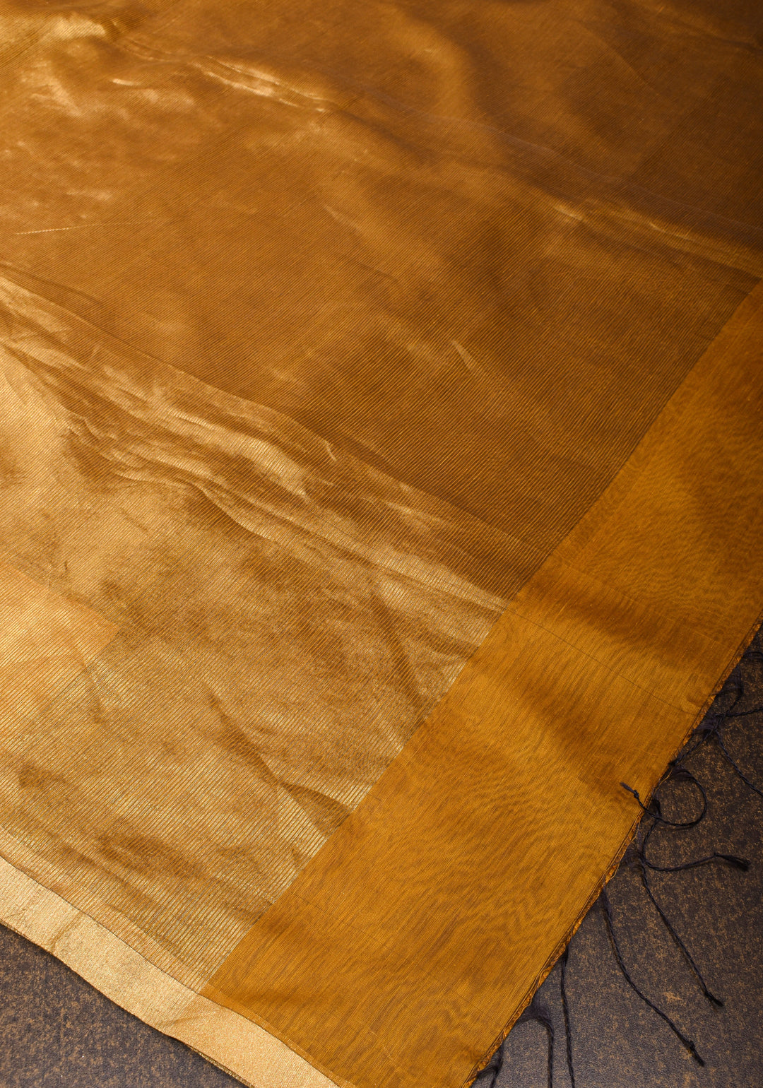 Elegant Half and Half Gold Tissue Maheshwari Silk Cotton Saree