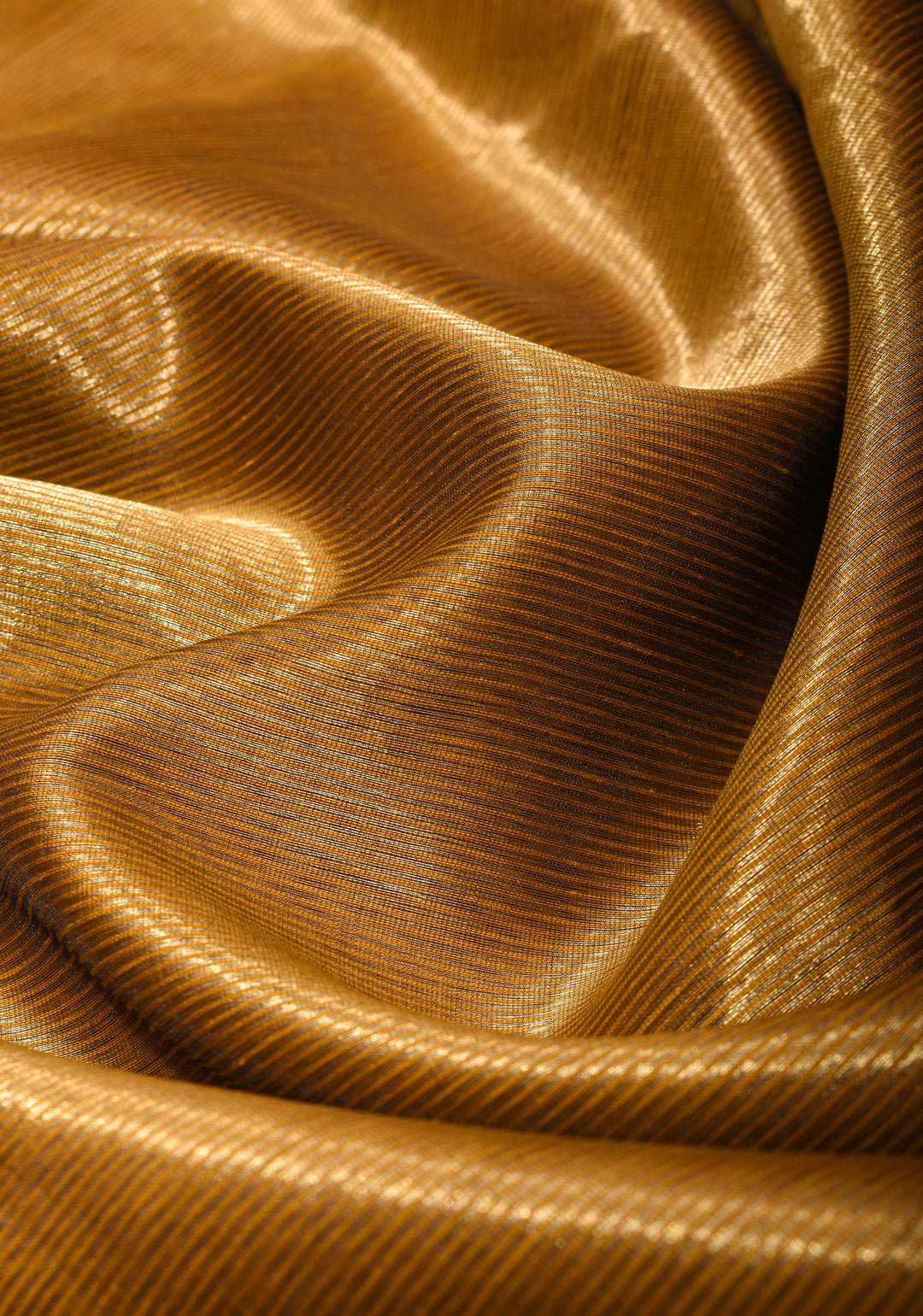 Elegant Half and Half Gold Tissue Maheshwari Silk Cotton Saree