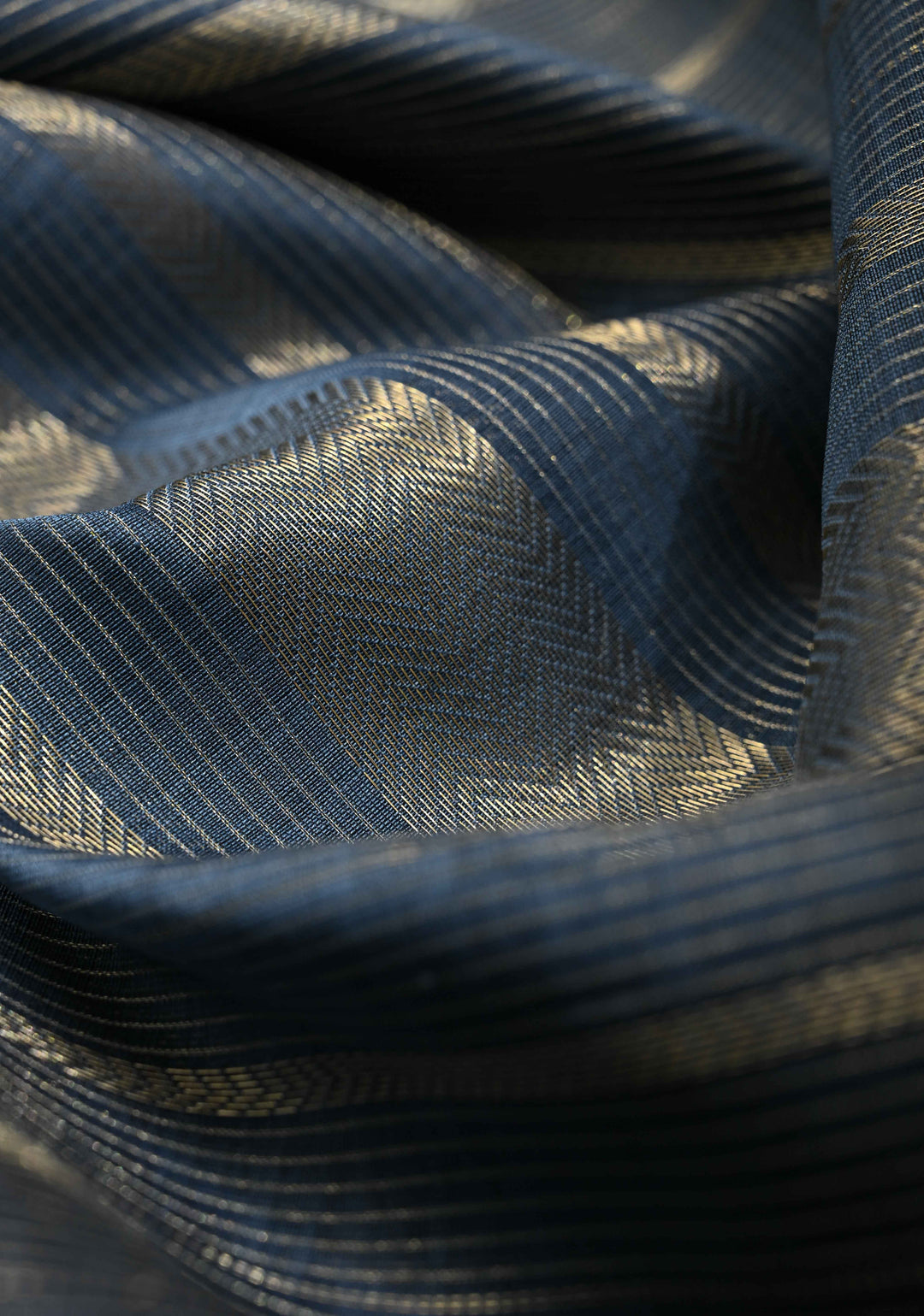 Heather Gray Handwoven Maheshwari Silk Cotton Saree with Horizontal Stripes and Tissue Pallu and Blouse Piece