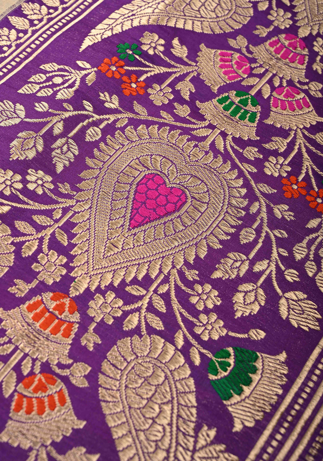 Kadhiyal Weave Beige Pure Banarasi Katan Silk Saree with Floral Zari Buttas and Contrast Meenakari Wide Zari Border | SILK MARK CERTIFIED