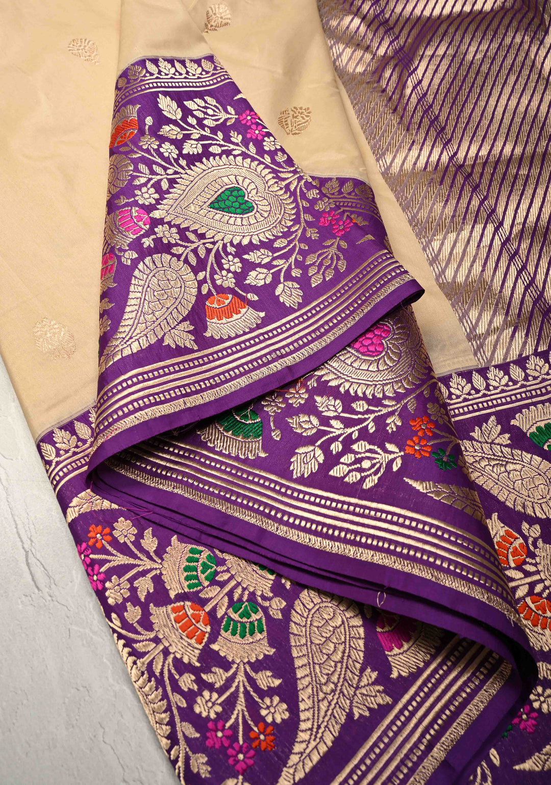 Kadhiyal Weave Beige Pure Banarasi Katan Silk Saree with Floral Zari Buttas and Contrast Meenakari Wide Zari Border | SILK MARK CERTIFIED