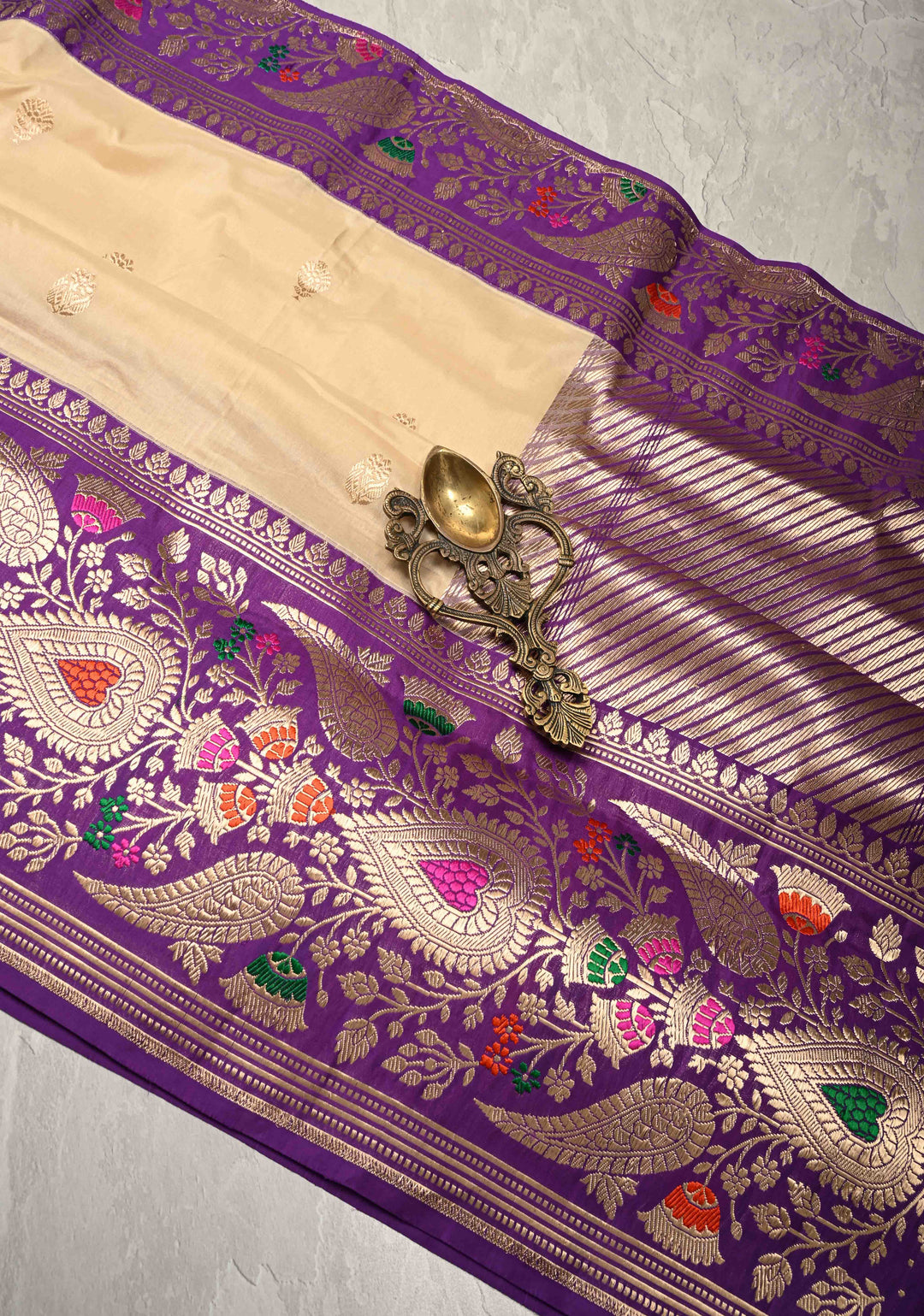 Kadhiyal Weave Beige Pure Banarasi Katan Silk Saree with Floral Zari Buttas and Contrast Meenakari Wide Zari Border | SILK MARK CERTIFIED