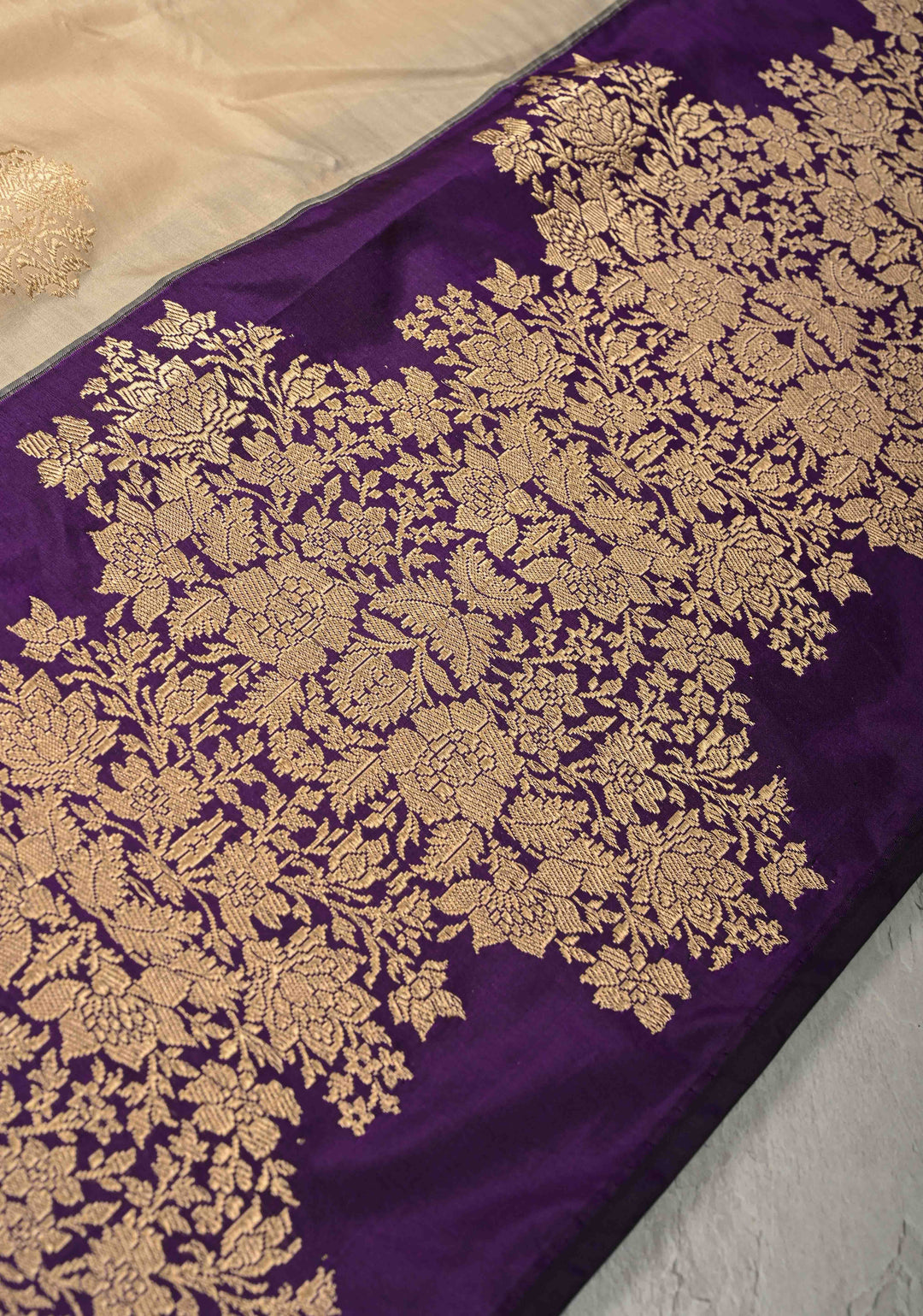 Kadhiyal Weave Beige Pure Banarasi Katan Silk Saree with Floral Zari Buttas and Contrast Zari Border | SILK MARK CERTIFIED