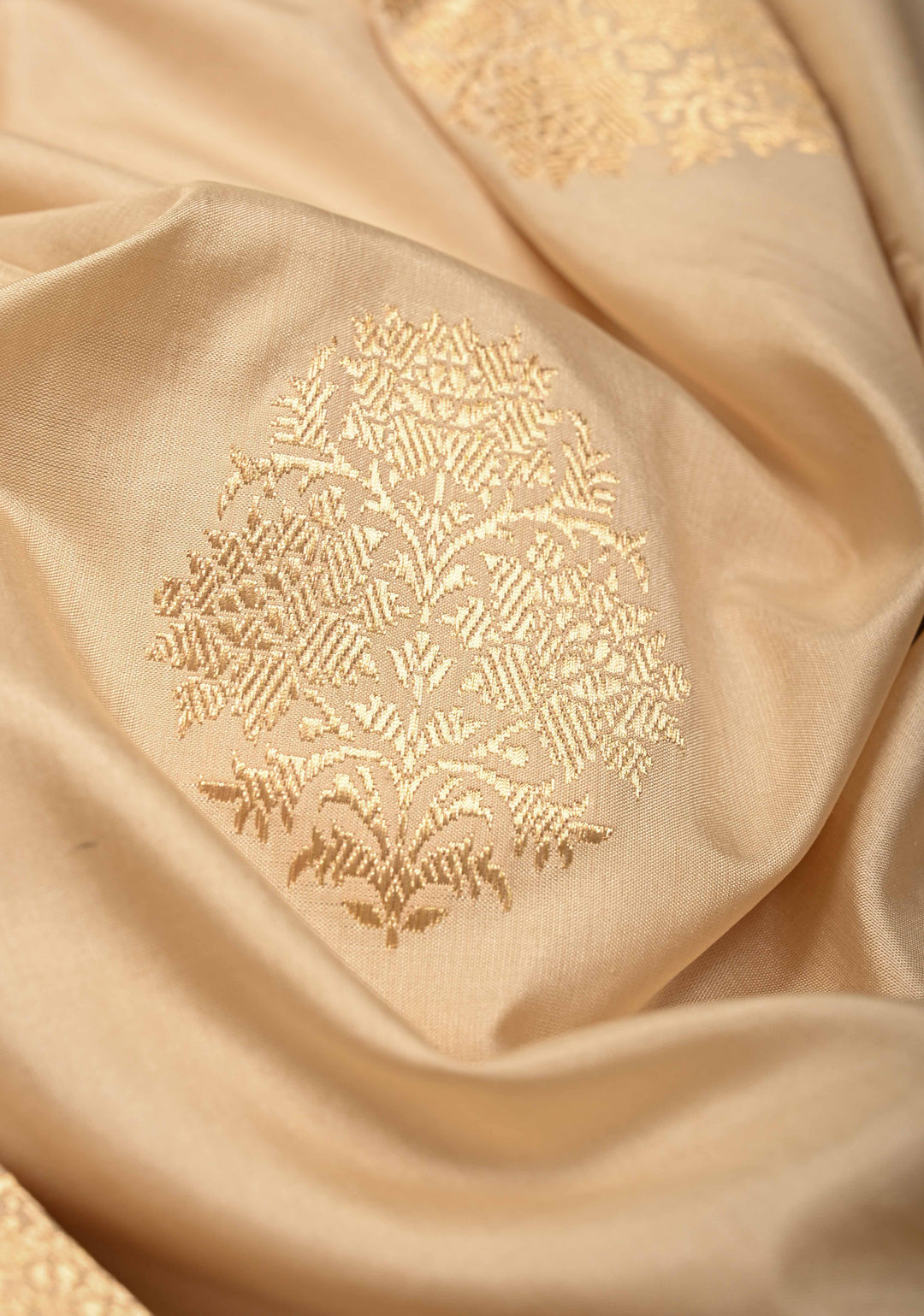Kadhiyal Weave Beige Pure Banarasi Katan Silk Saree with Floral Zari Buttas and Contrast Zari Border | SILK MARK CERTIFIED