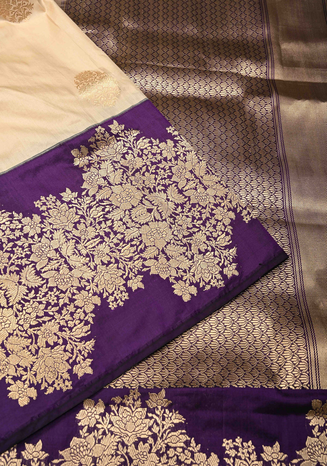 Kadhiyal Weave Beige Pure Banarasi Katan Silk Saree with Floral Zari Buttas and Contrast Zari Border | SILK MARK CERTIFIED