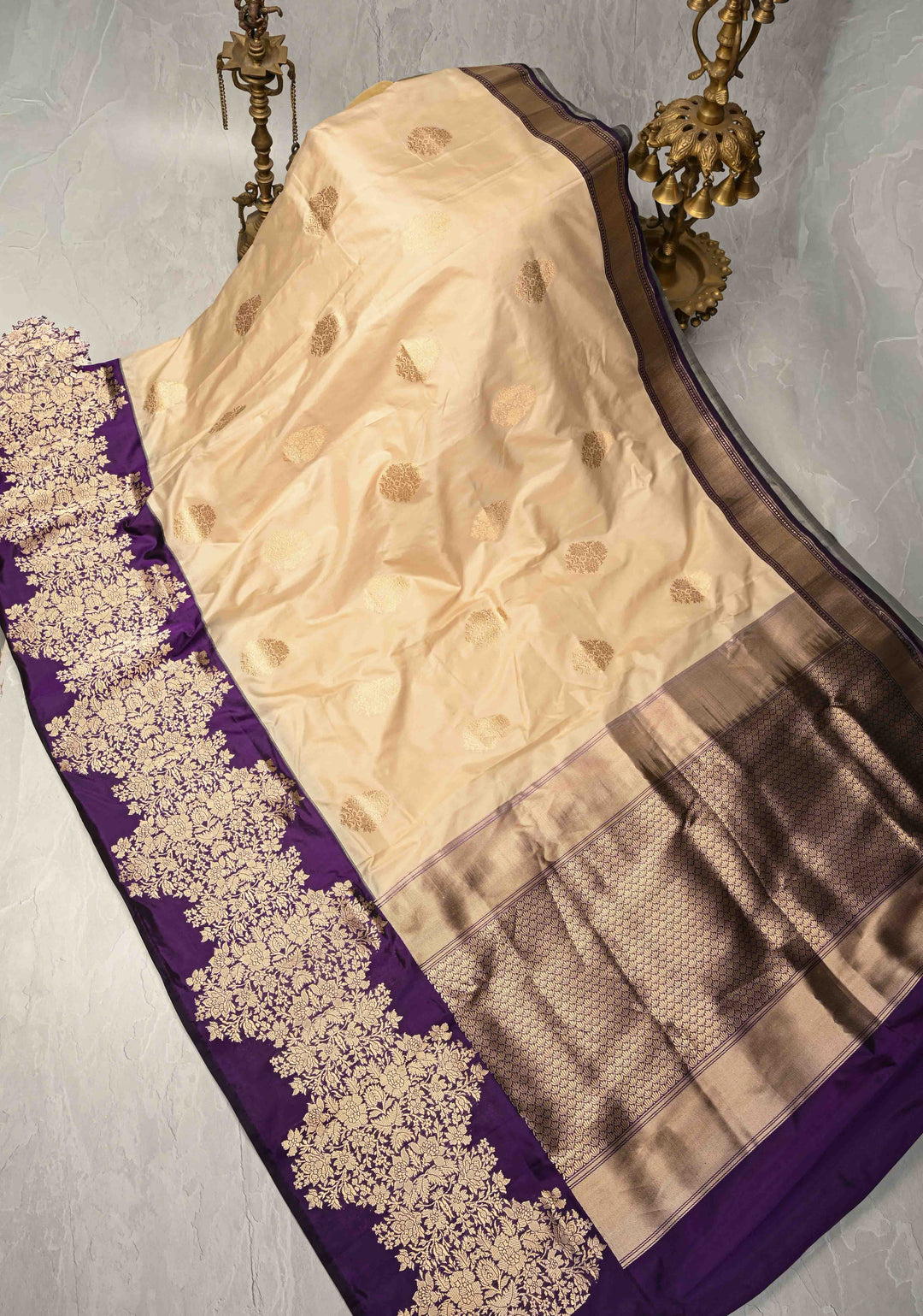 Kadhiyal Weave Beige Pure Banarasi Katan Silk Saree with Floral Zari Buttas and Contrast Zari Border | SILK MARK CERTIFIED