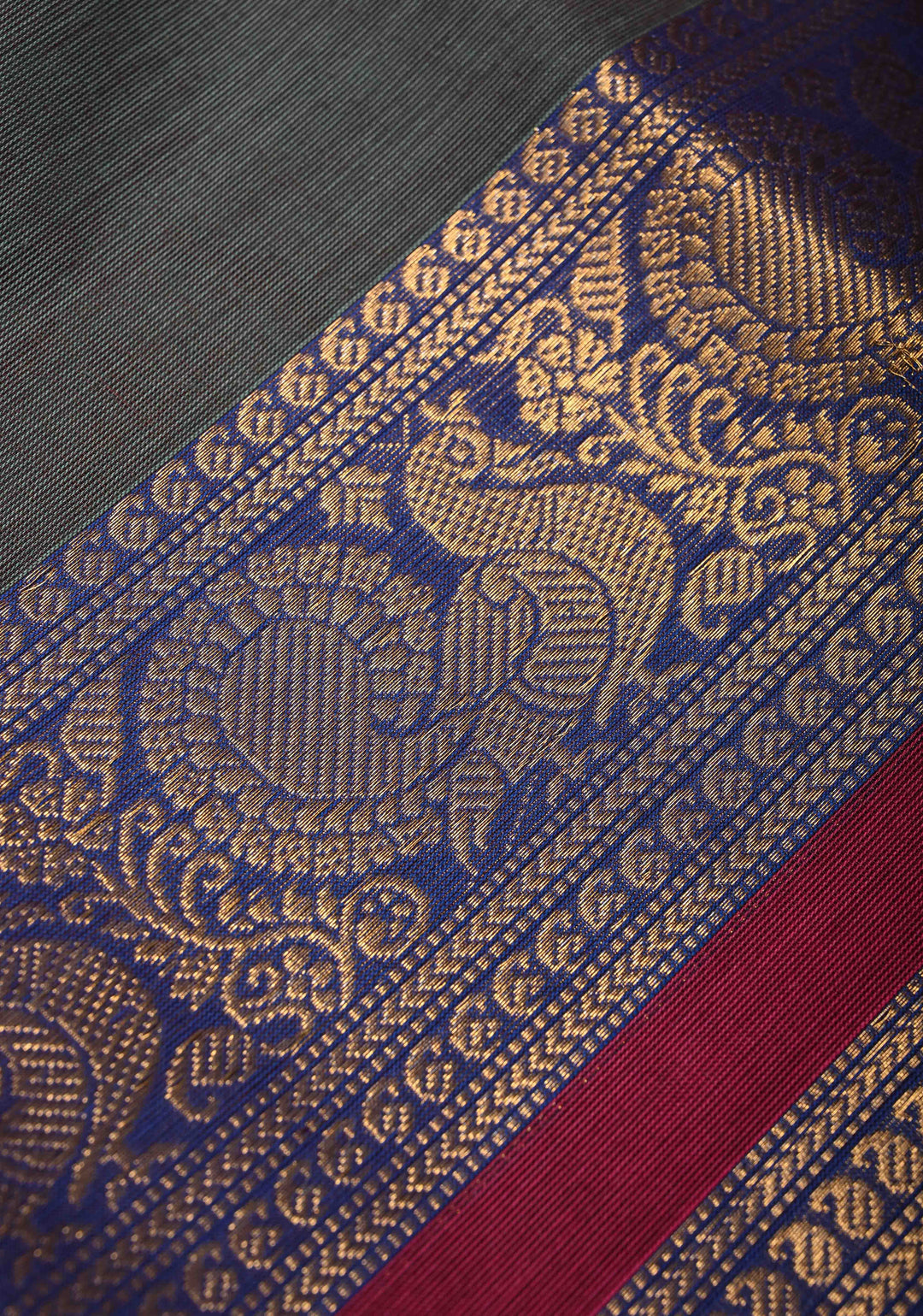 Deep Green Dual tone Kanchi Cotton Saree with Contrast Zari Border, No Blouse piece