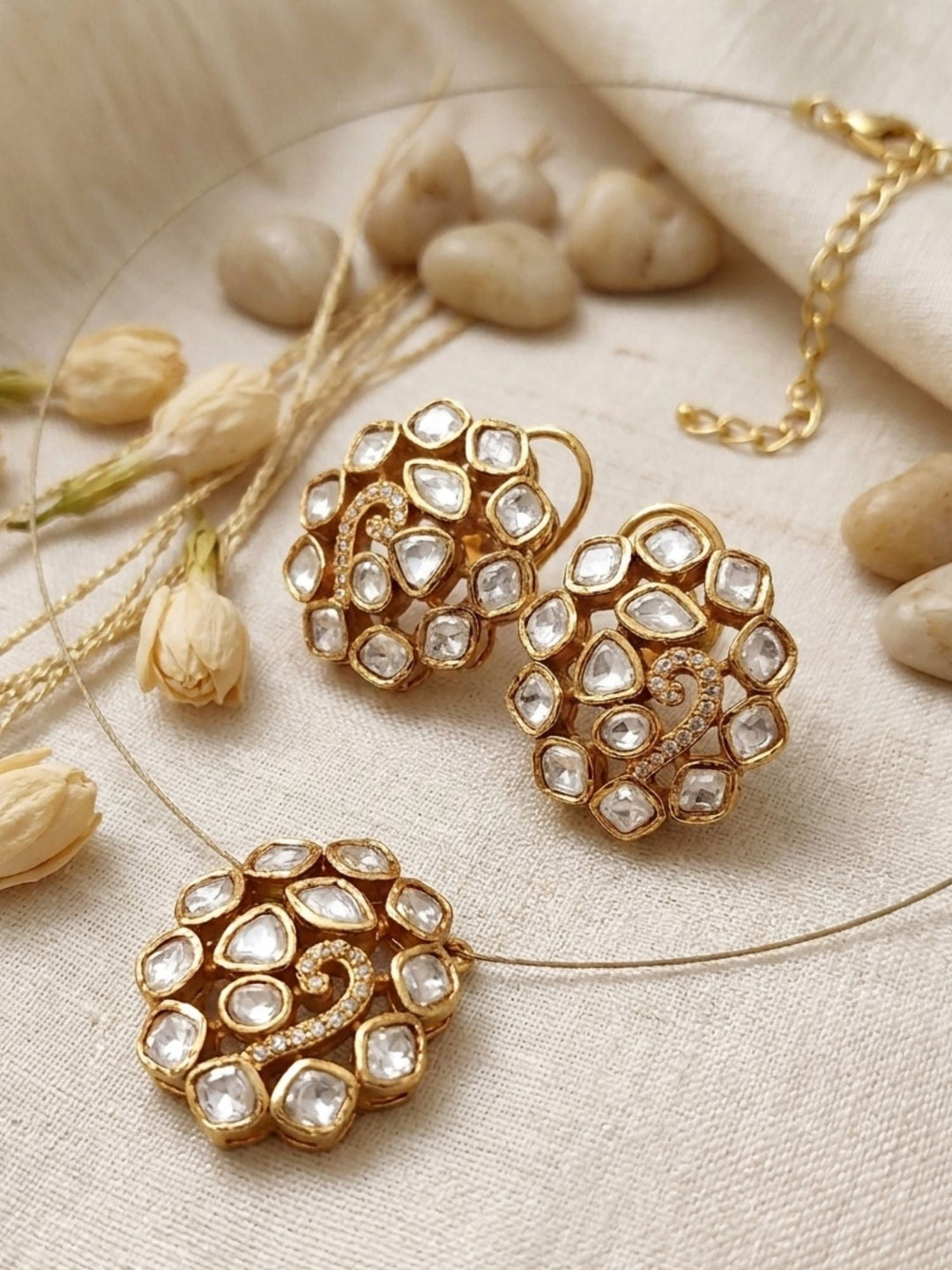 Minimal Gold Plated Necklace with Kundan Pendant & Stud Earrings Set | Shobitam