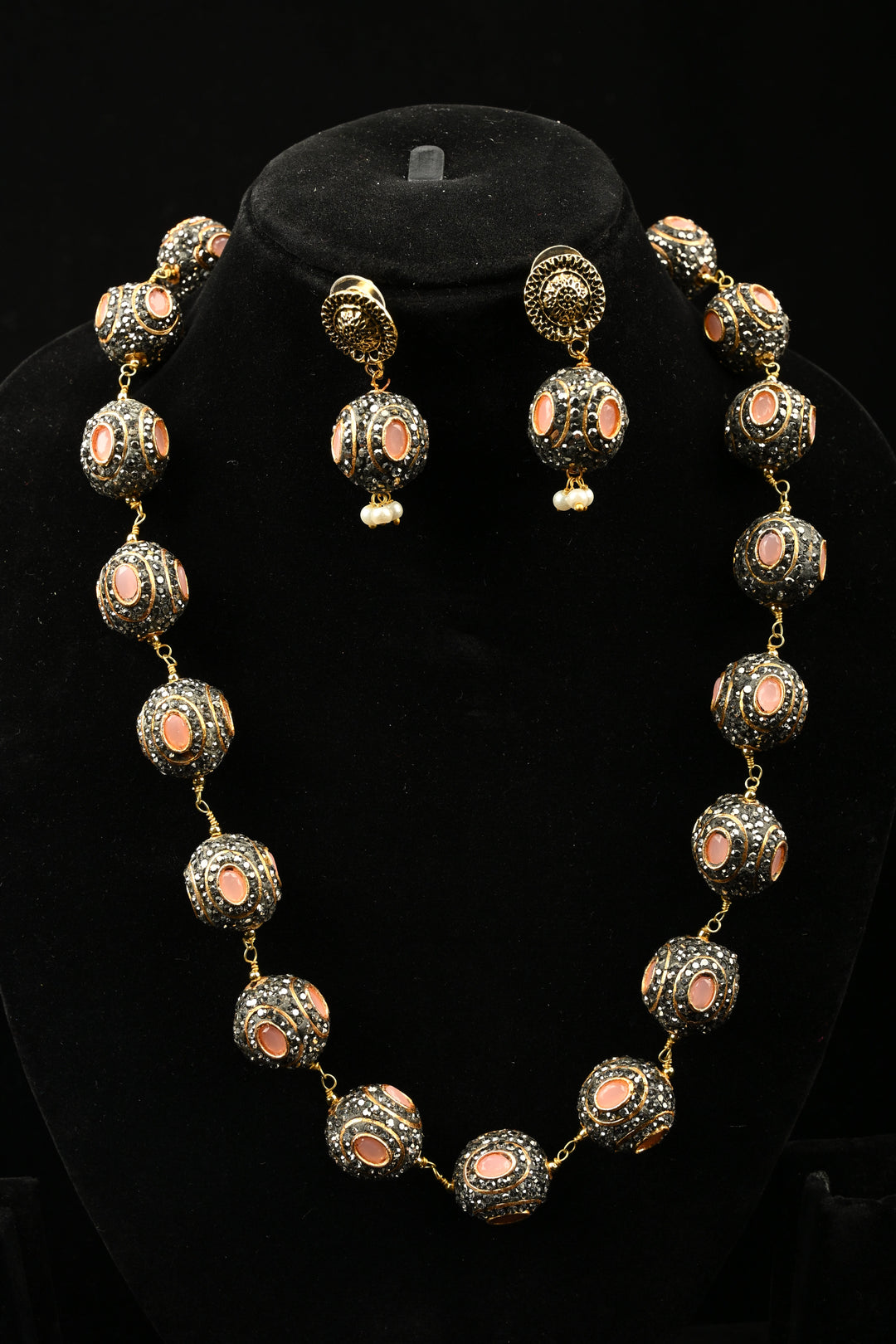 Evaarah Bead Necklace Set with Peach Inlay