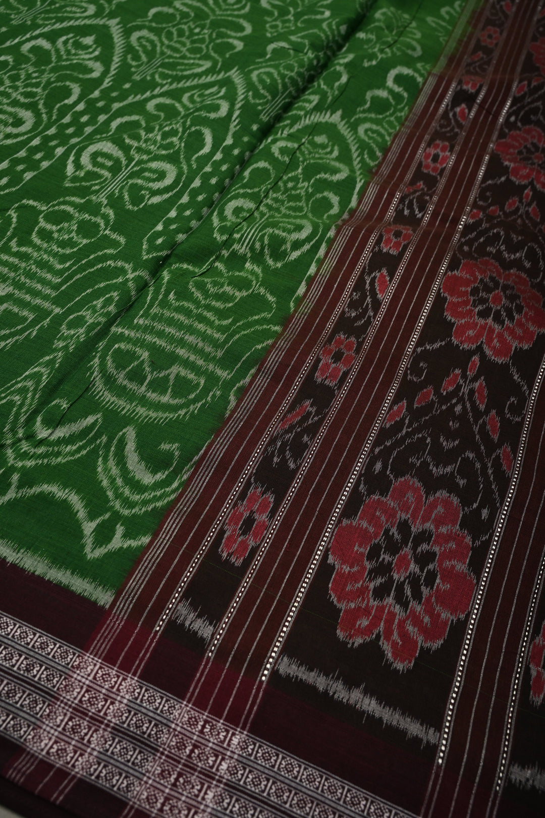 Grass Green Sambhalpuri ikkat Cotton Handloom Saree With Contrast Border, No Blouse Piece