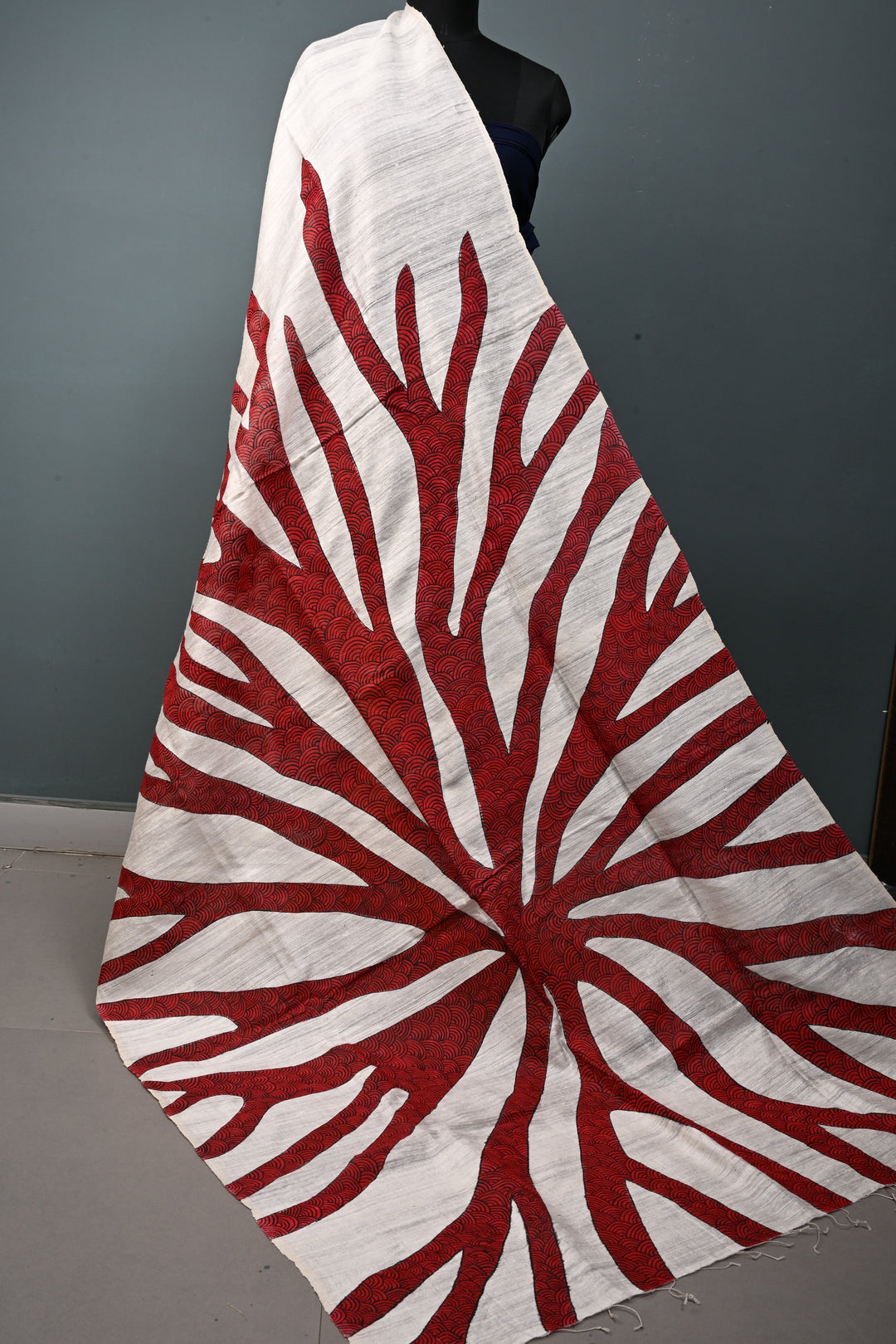 Off White Geecha Tussar Silk Dupatta with Edible Makhana Plant Handpainting | SILK MARK CERTIFIED | SHOBITAM