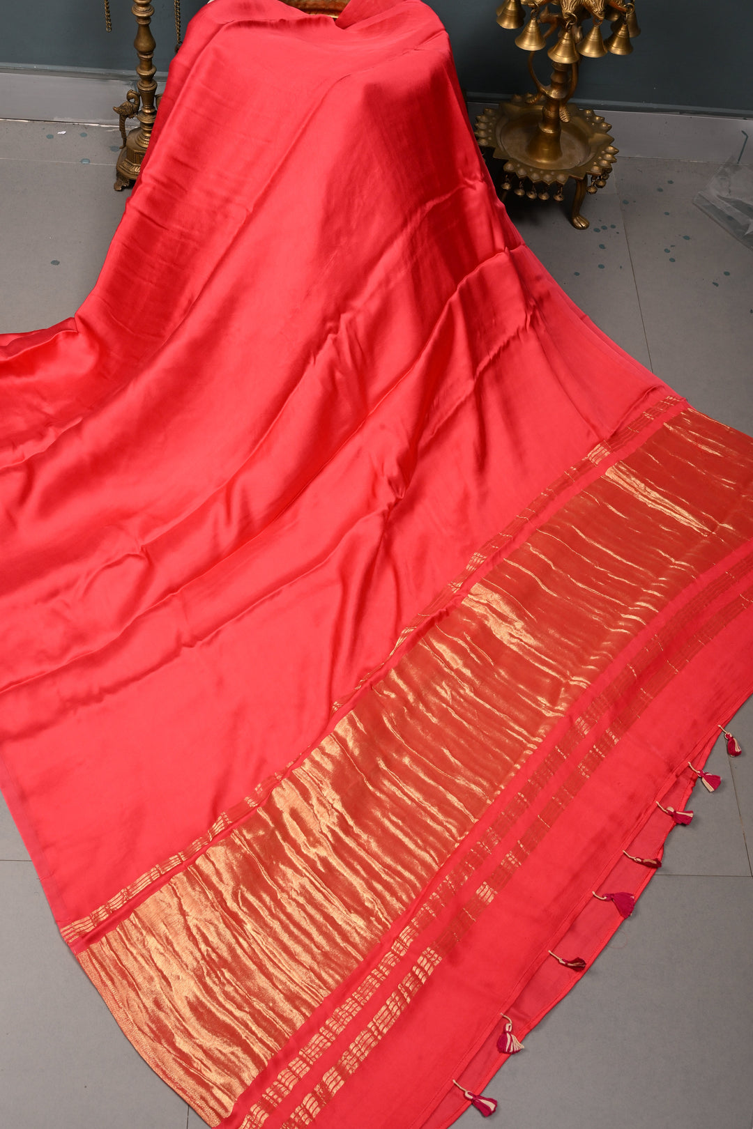 Bright Amaranth Borderless Modal Silk Saree with Lagda Patta Crushed Pallu | SHOBITAM