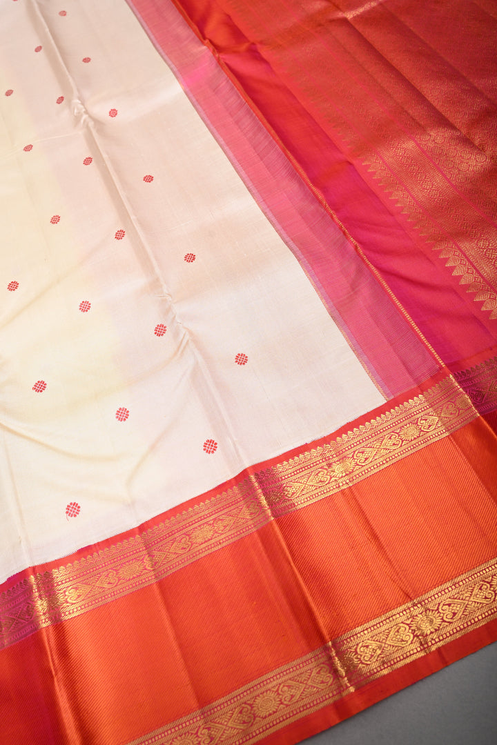Off White Korvai Kanjivaram Pure Silk Saree with Thread Buttas and Contrast Zari Border | SILK MARK CERTIFIED | SHOBITAM