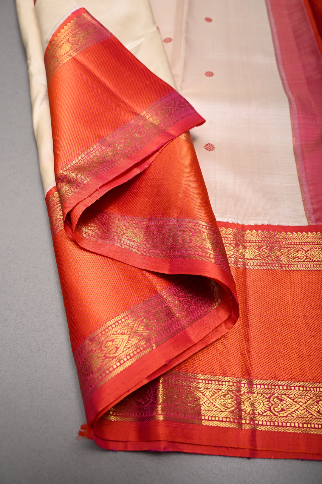 Off White Korvai Kanjivaram Pure Silk Saree with Thread Buttas and Contrast Zari Border | SILK MARK CERTIFIED | SHOBITAM