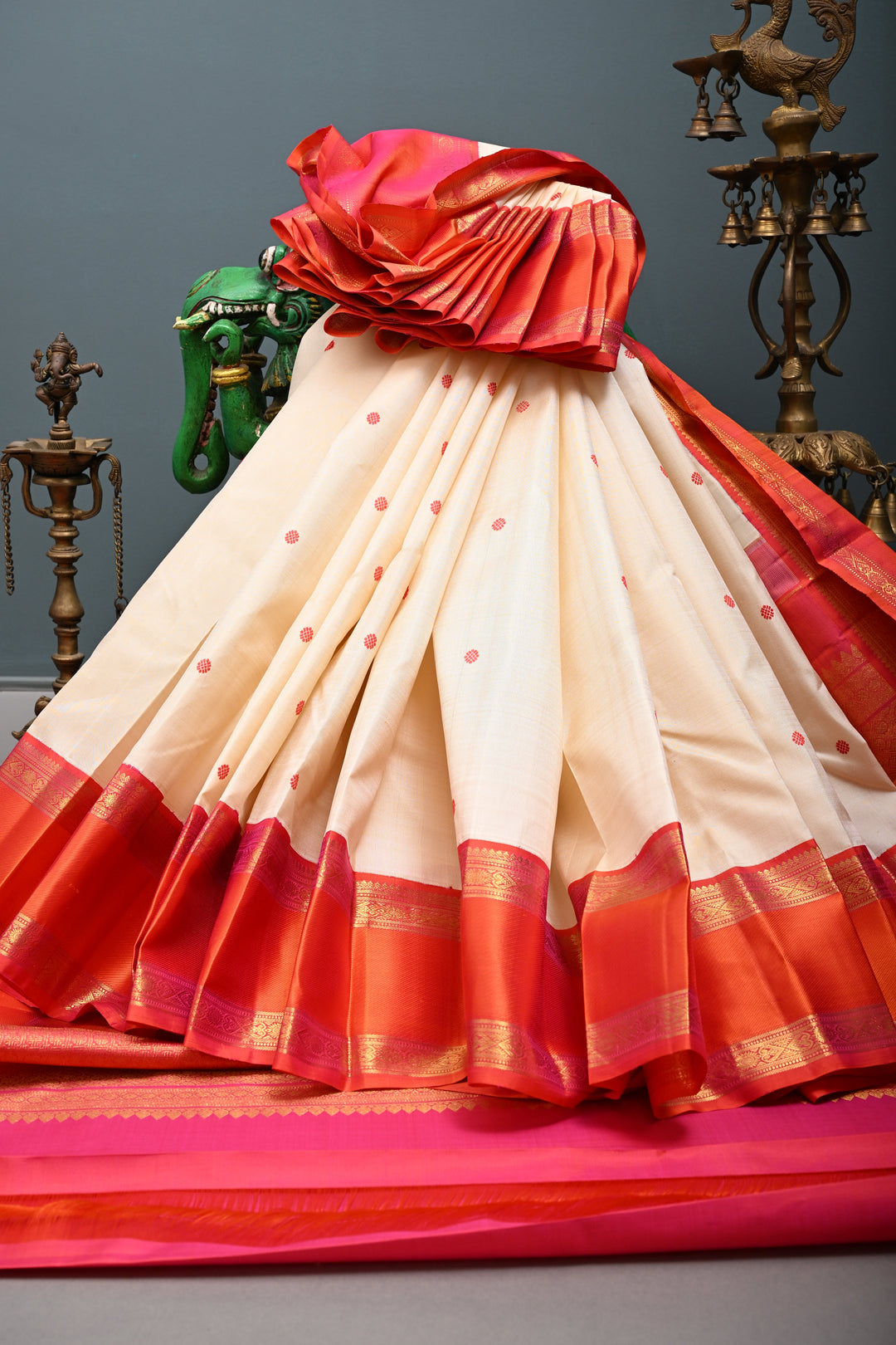 Off White Korvai Kanjivaram Pure Silk Saree with Thread Buttas and Contrast Zari Border | SILK MARK CERTIFIED | SHOBITAM