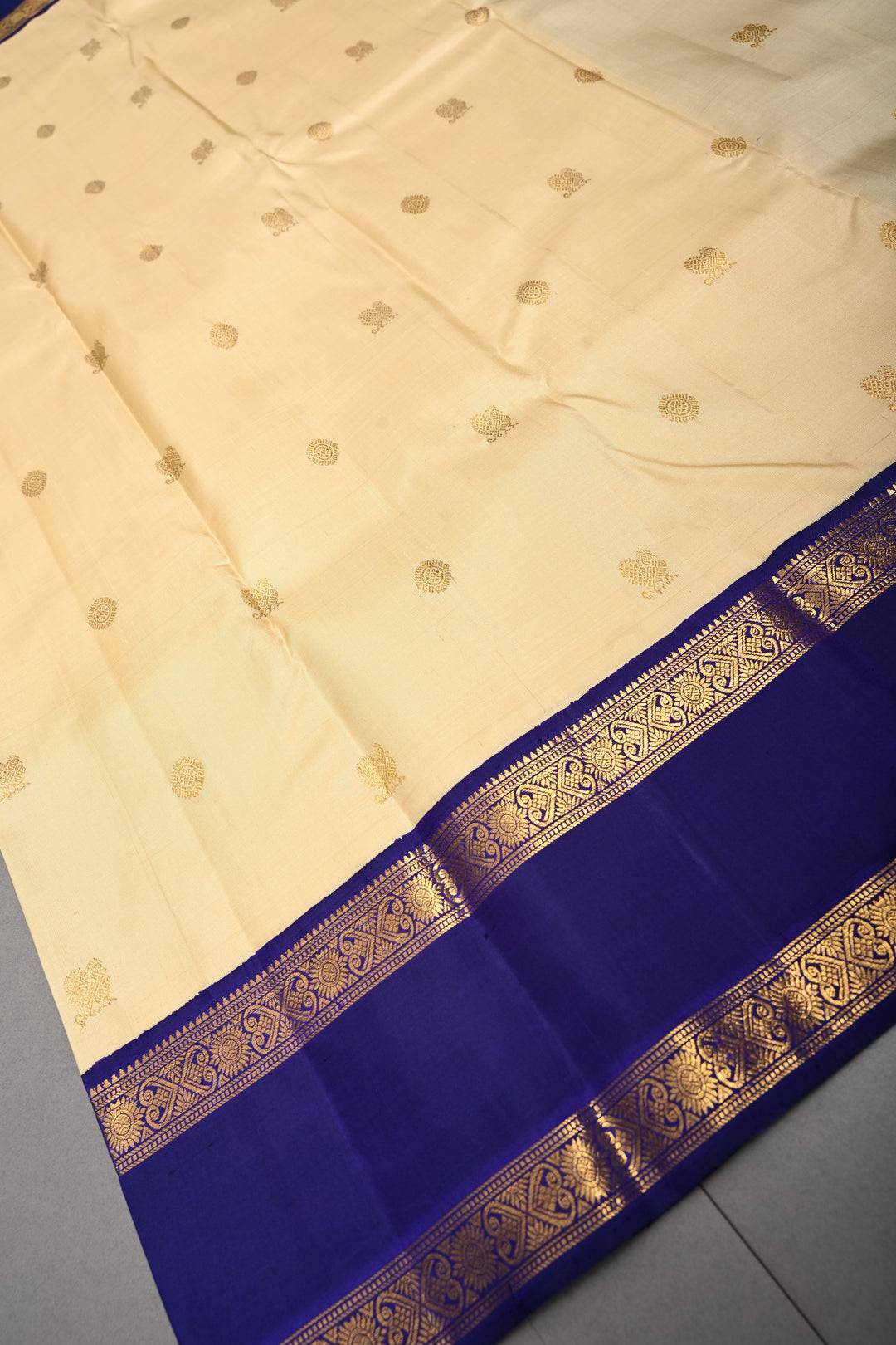 Cream Korvai Kanjivaram Pure Silk Saree with Zari Buttas and Contrast Zari Border | SILK MARK CERTIFIED | SHOBITAM