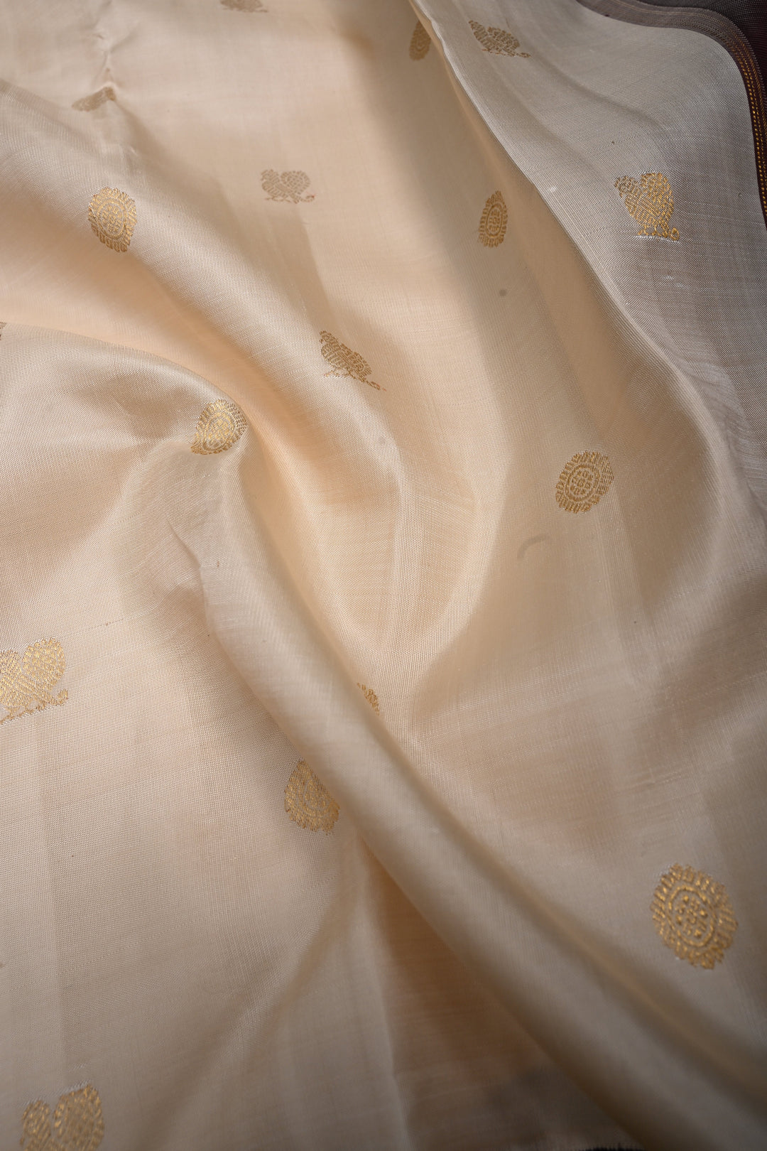 Cream Korvai Kanjivaram Pure Silk Saree with Zari Buttas and Contrast Zari Border | SILK MARK CERTIFIED | SHOBITAM