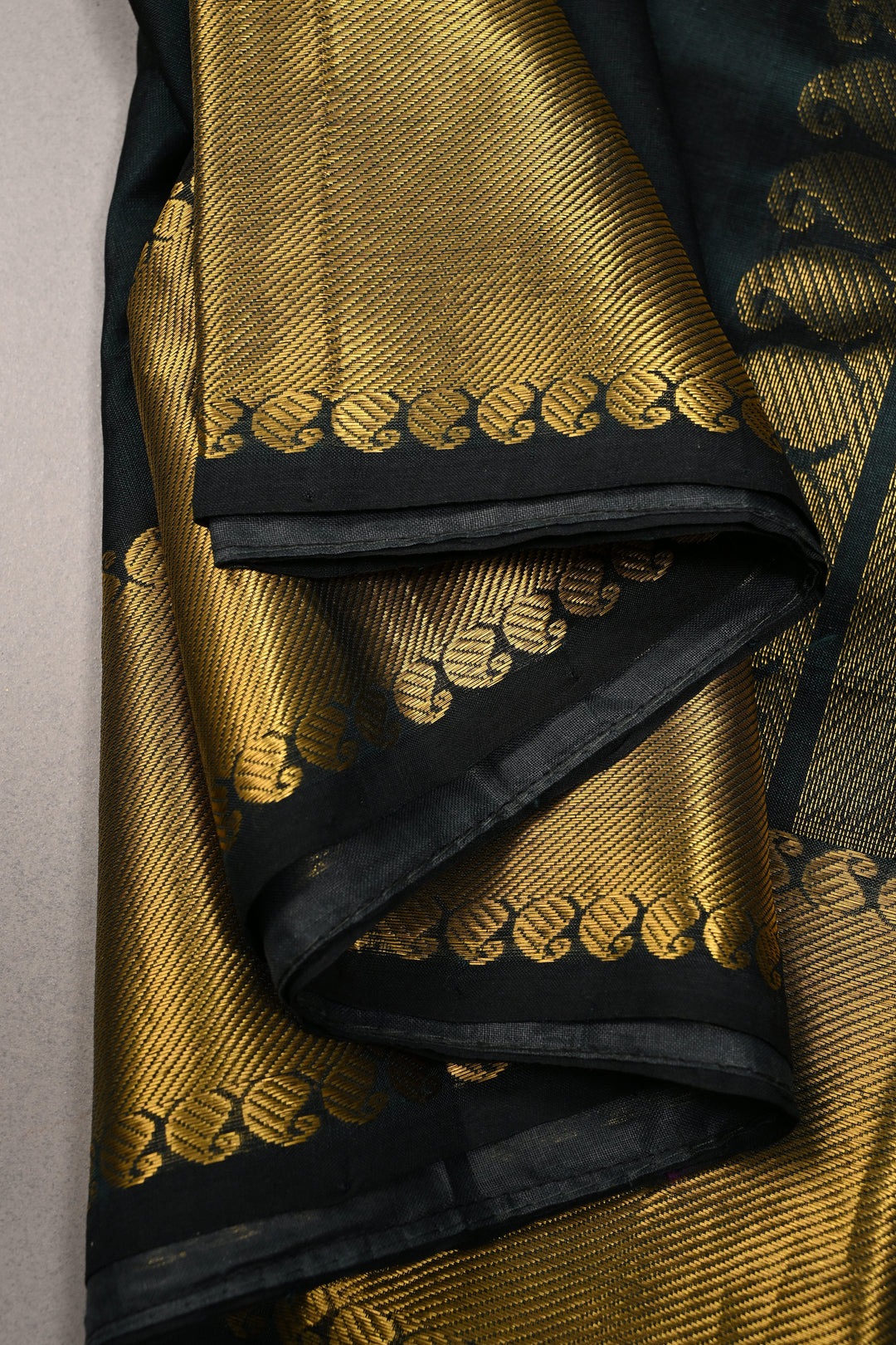 Dark Hunter Green Kanchi Silk Cotton 100% Handloom Saree with Paisley Zari Buttas and Zari Border | SHOBITAM
