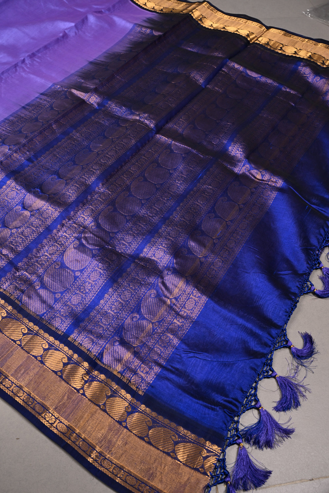 Lavender Dual Tone Kanchi Silk Cotton Handloom Saree with Contrast Paisley Zari Border | SHOBITAM