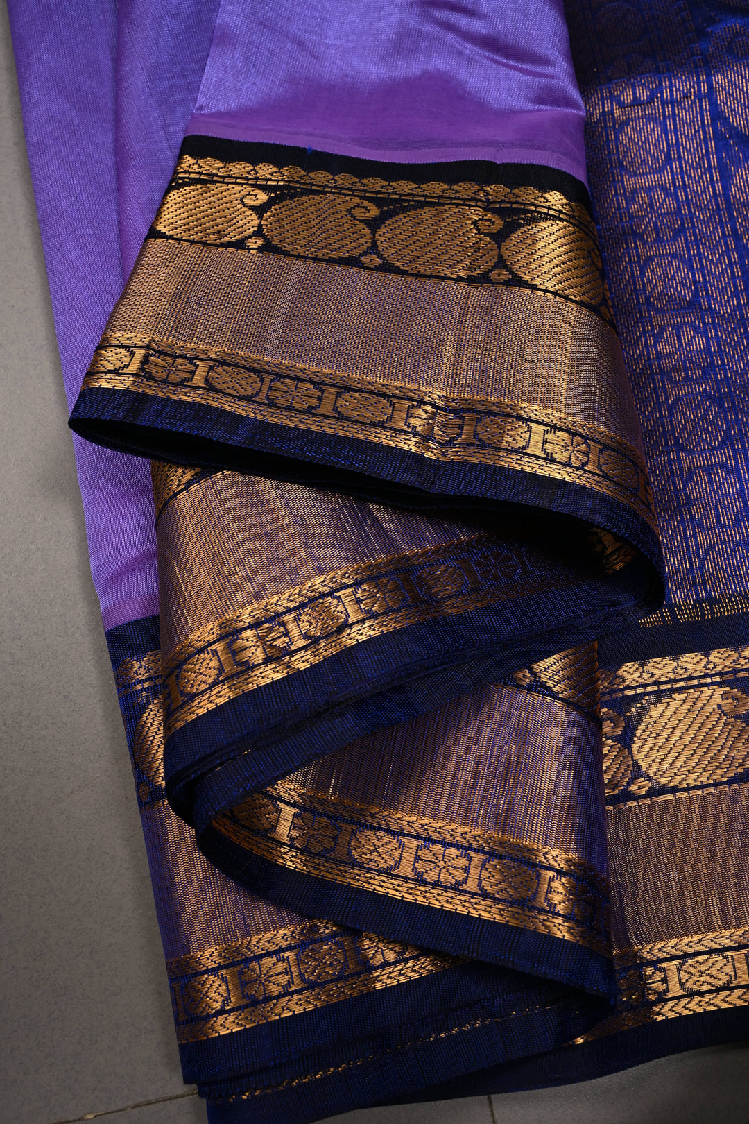 Lavender Dual Tone Kanchi Silk Cotton Handloom Saree with Contrast Paisley Zari Border | SHOBITAM