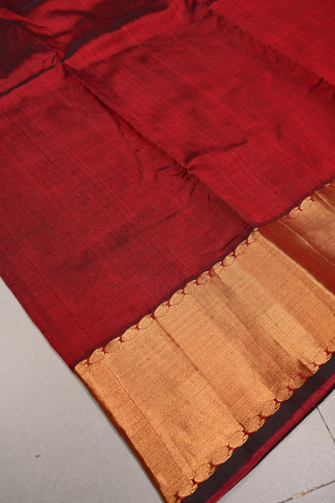 Maroon-Black Dual Tone Kanchi Silk Cotton Handloom Saree with Paisley Tissue Zari Border | SHOBITAM
