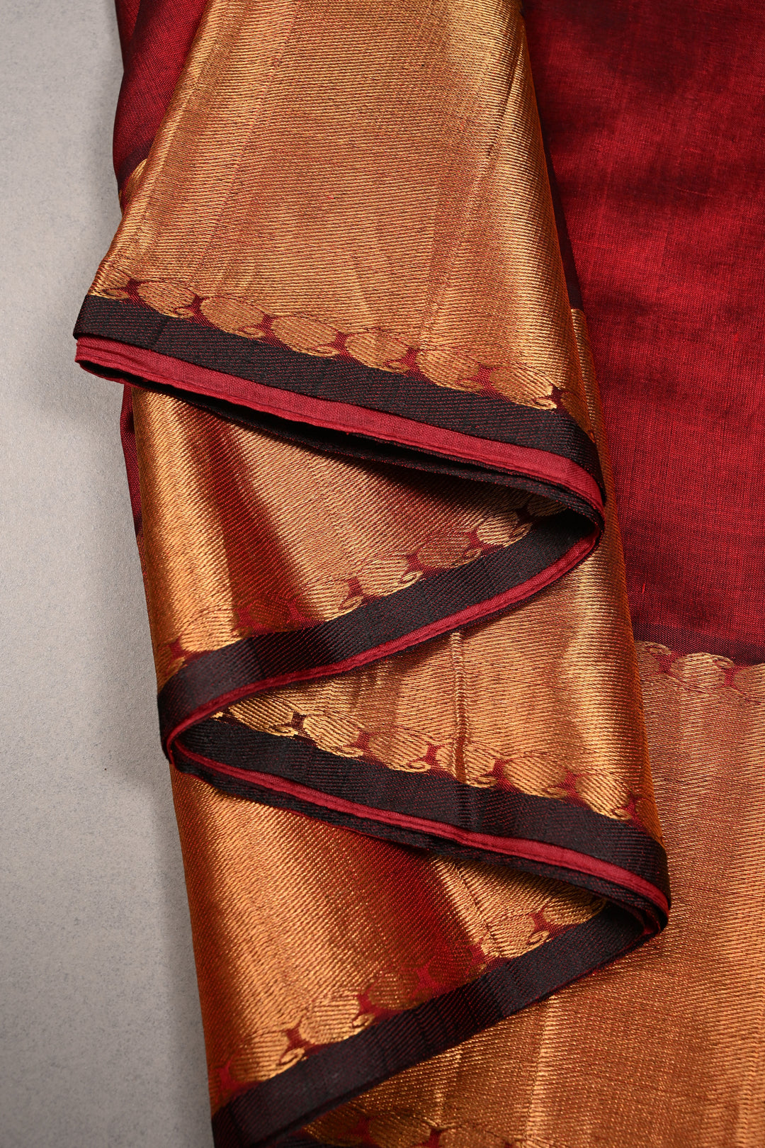 Maroon-Black Dual Tone Kanchi Silk Cotton Handloom Saree with Paisley Tissue Zari Border | SHOBITAM