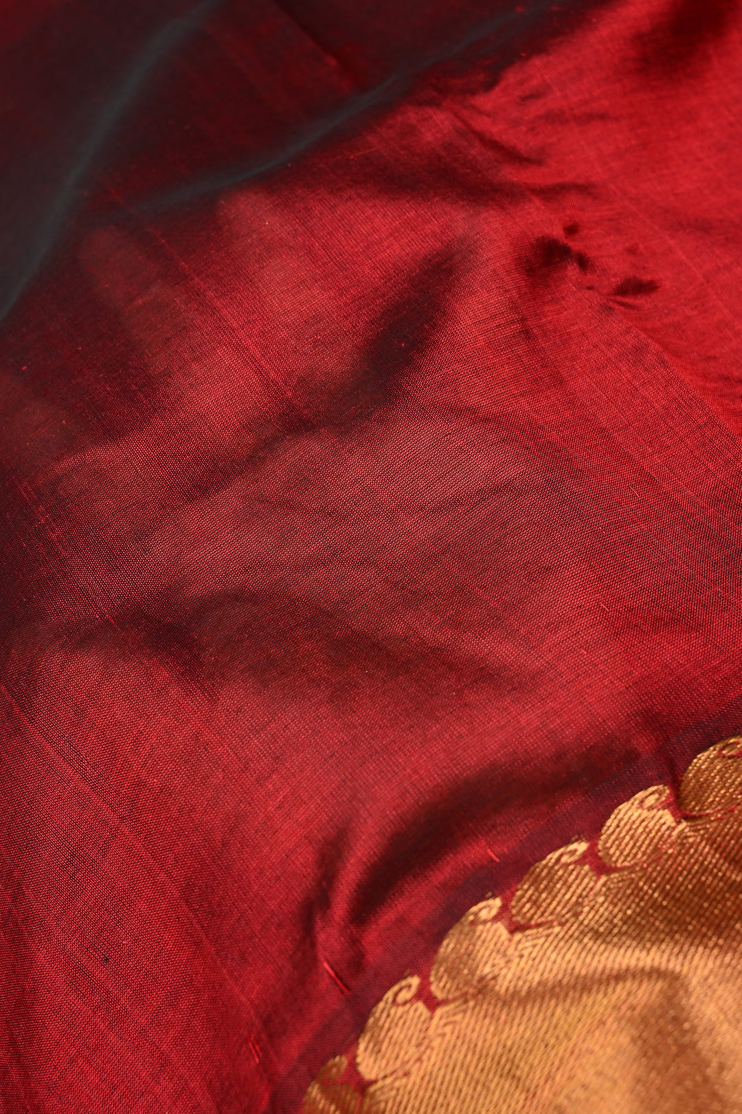Maroon-Black Dual Tone Kanchi Silk Cotton Handloom Saree with Paisley Tissue Zari Border | SHOBITAM