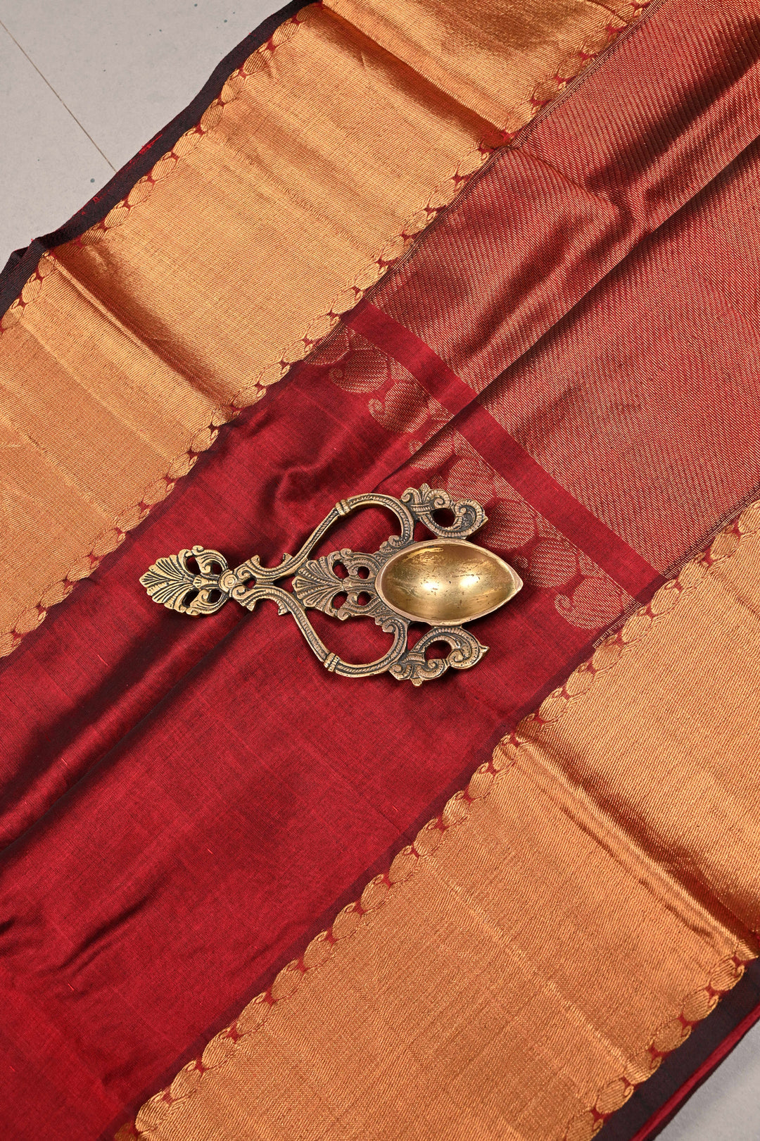 Maroon-Black Dual Tone Kanchi Silk Cotton Handloom Saree with Paisley Tissue Zari Border | SHOBITAM