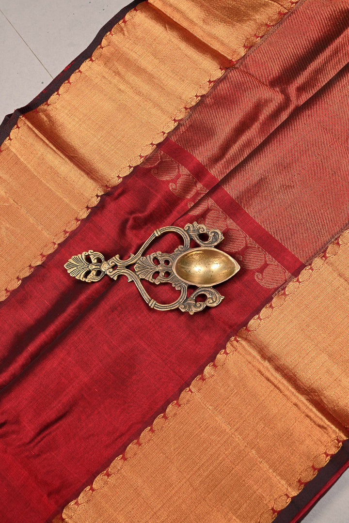 Maroon-Black Dual Tone Kanchi Silk Cotton Handloom Saree with Paisley Tissue Zari Border | SHOBITAM